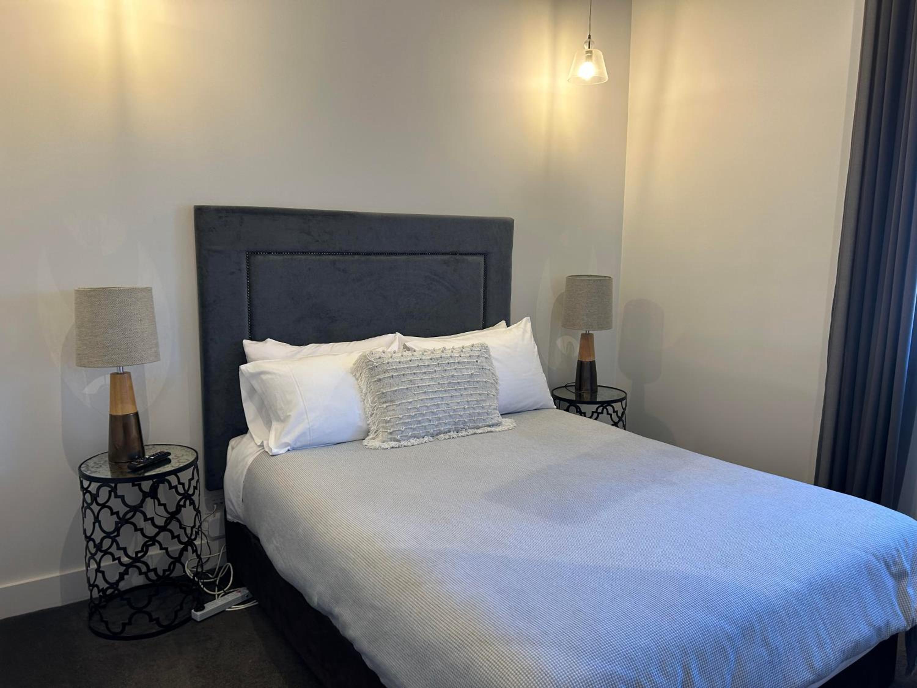 THE DEVLIN APARTMENTS 1 Bedroom Apartment near GMHBA stadium in Geelong - LG03