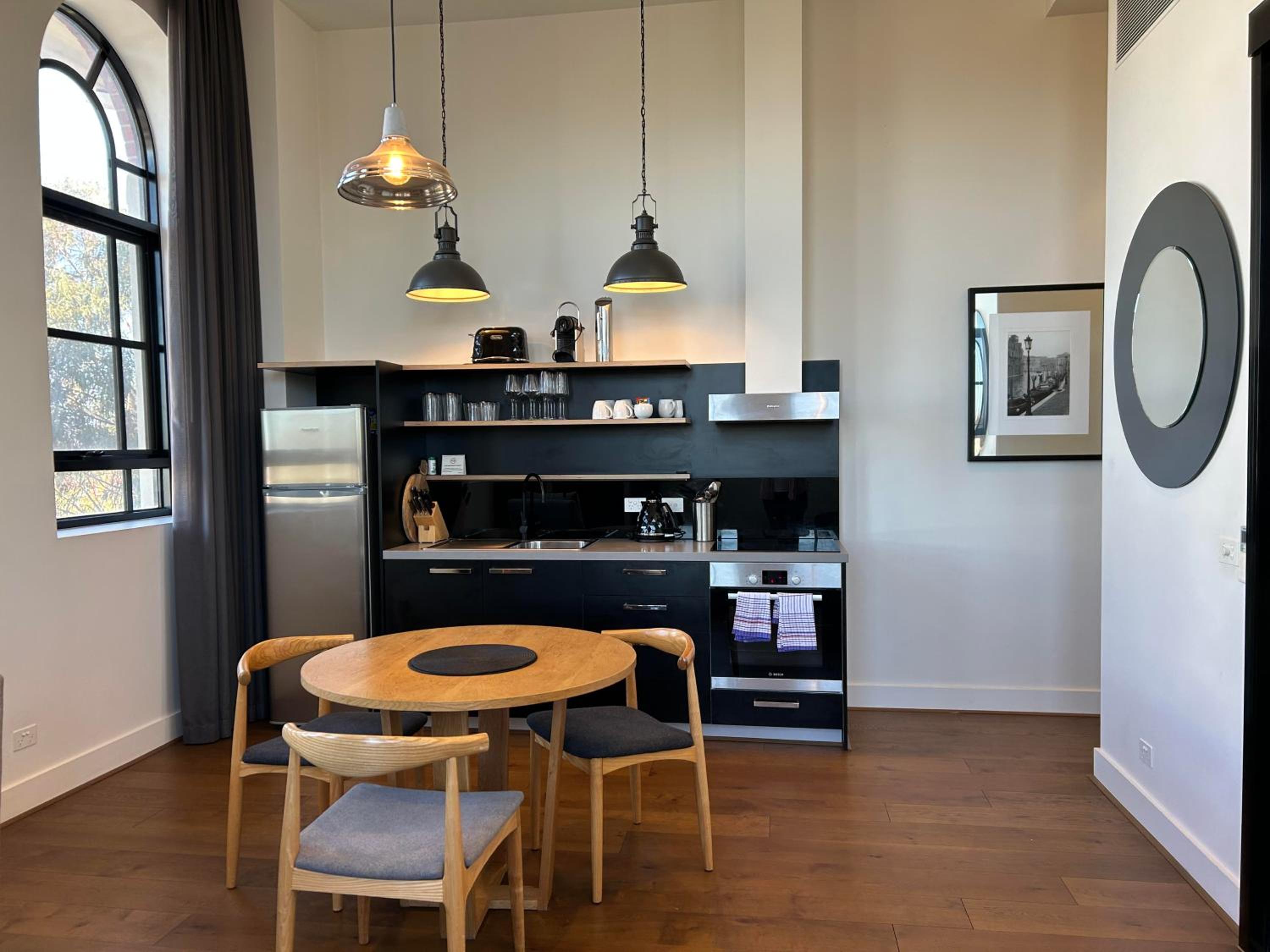 THE DEVLIN APARTMENTS 1 Bedroom Apartment near GMHBA stadium in Geelong - LG03