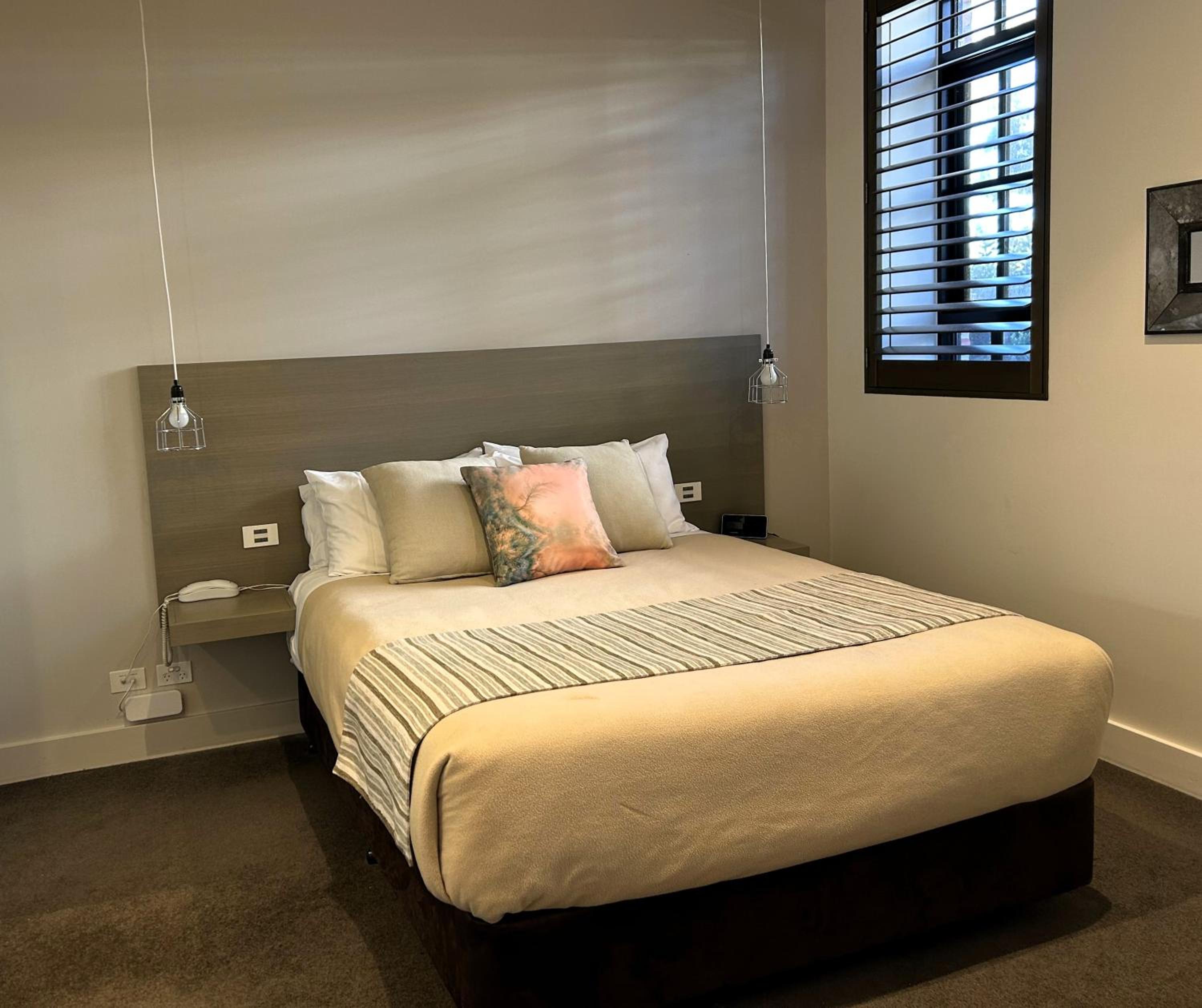THE DEVLIN APARTMENTS 1 Bedroom Apartment near GMHBA stadium in Geelong - LG03