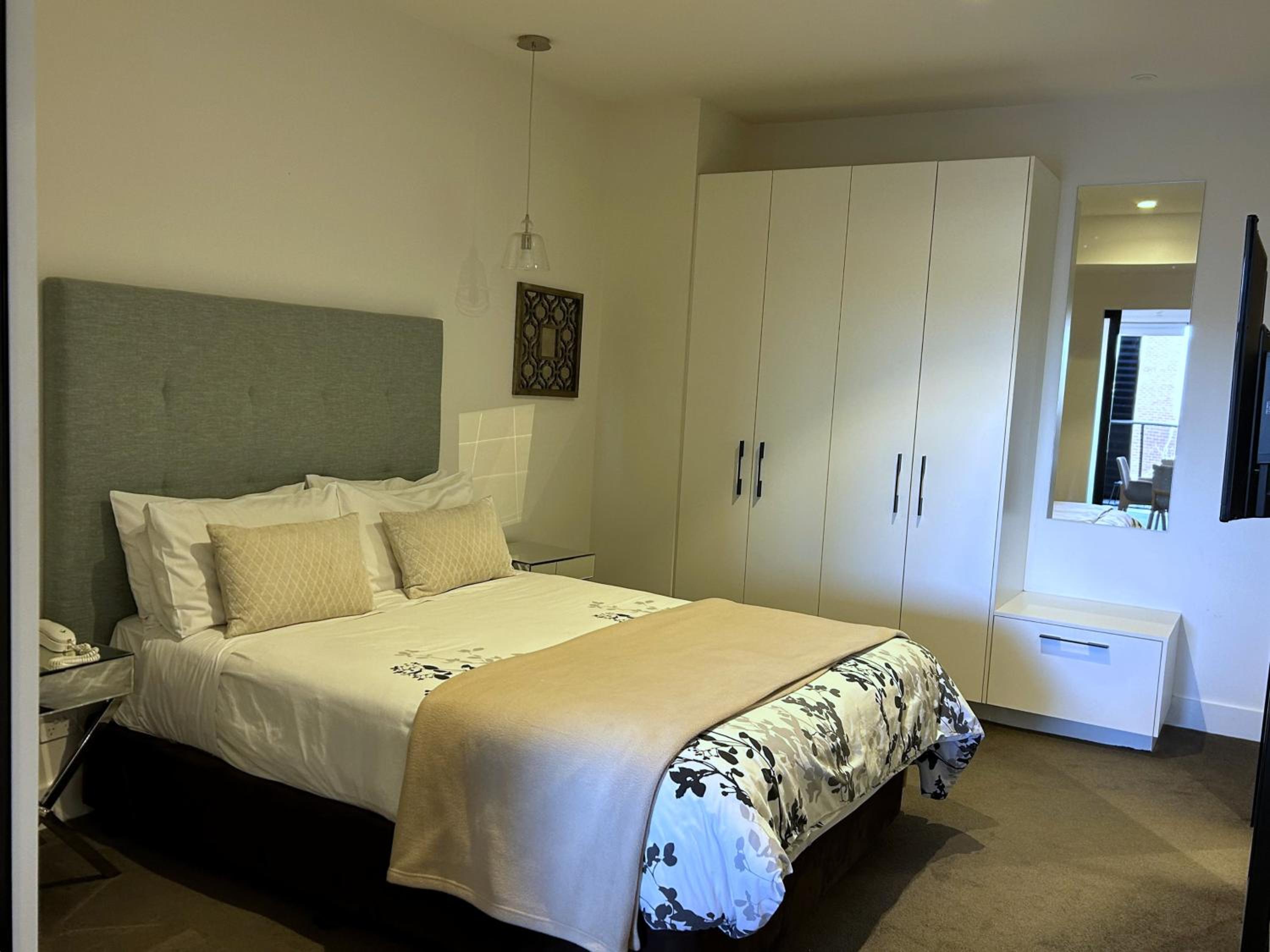 THE DEVLIN APARTMENTS 1 Bedroom Apartment near GMHBA stadium in Geelong - LG03
