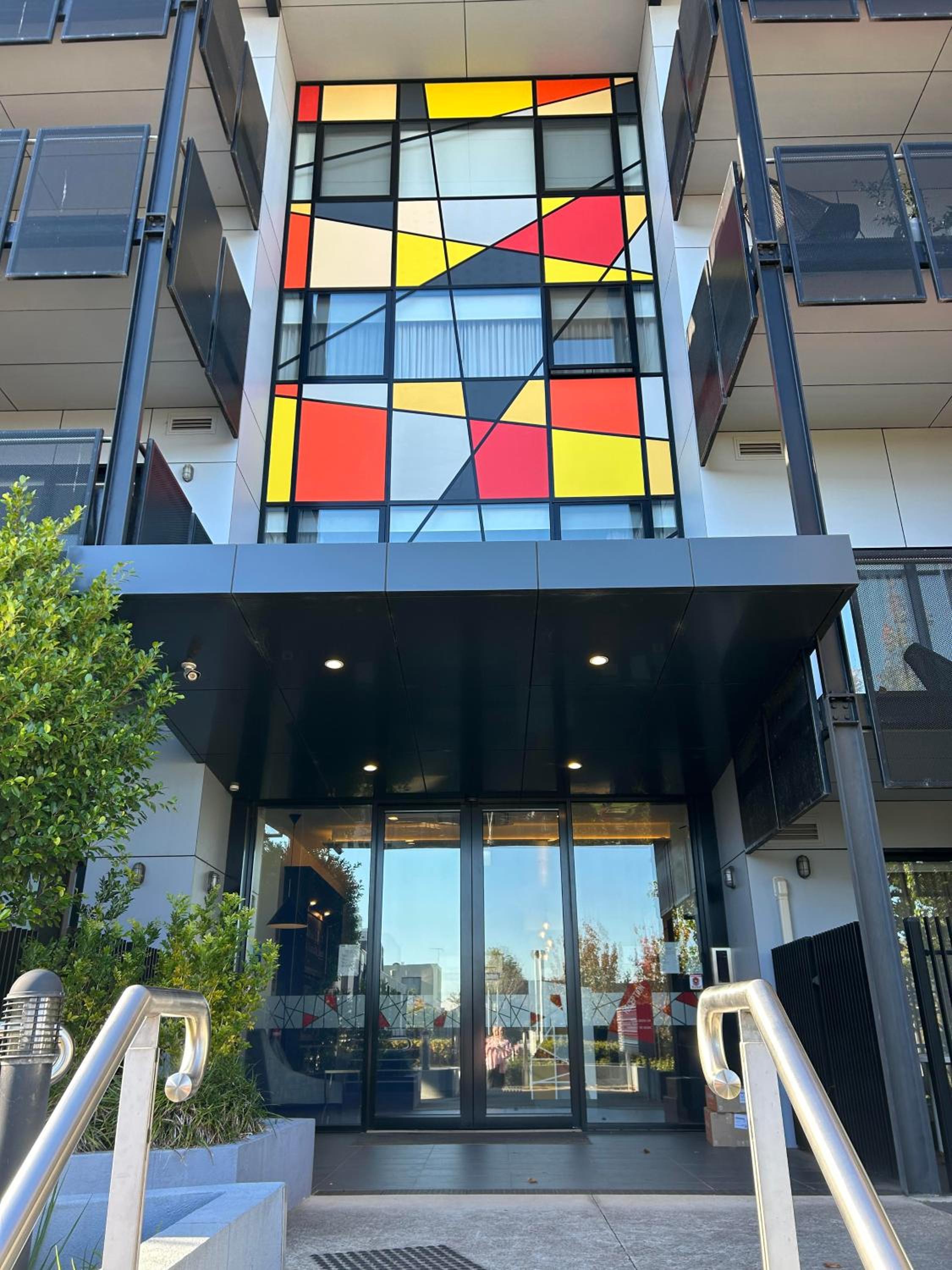 THE DEVLIN APARTMENTS 1 Bedroom Apartment near GMHBA stadium in Geelong - LG03