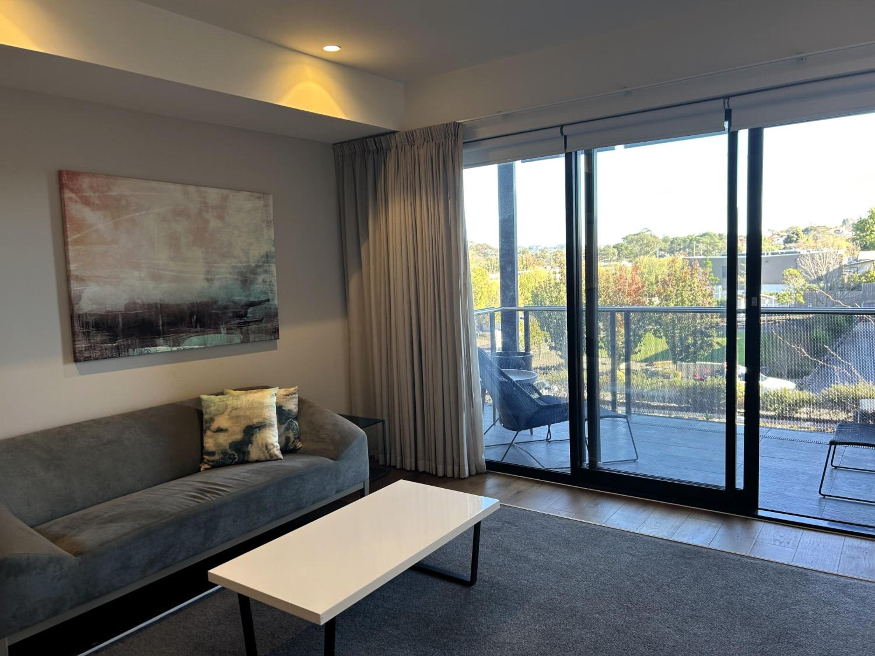 THE DEVLIN APARTMENTS 1 Bedroom Apartment near GMHBA stadium in Geelong - LG03