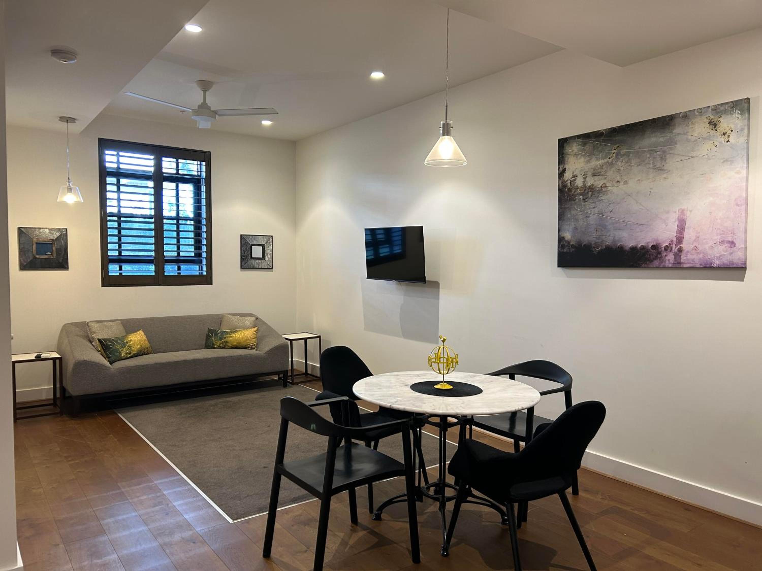 THE DEVLIN APARTMENTS 1 Bedroom Apartment near GMHBA stadium in Geelong - LG03