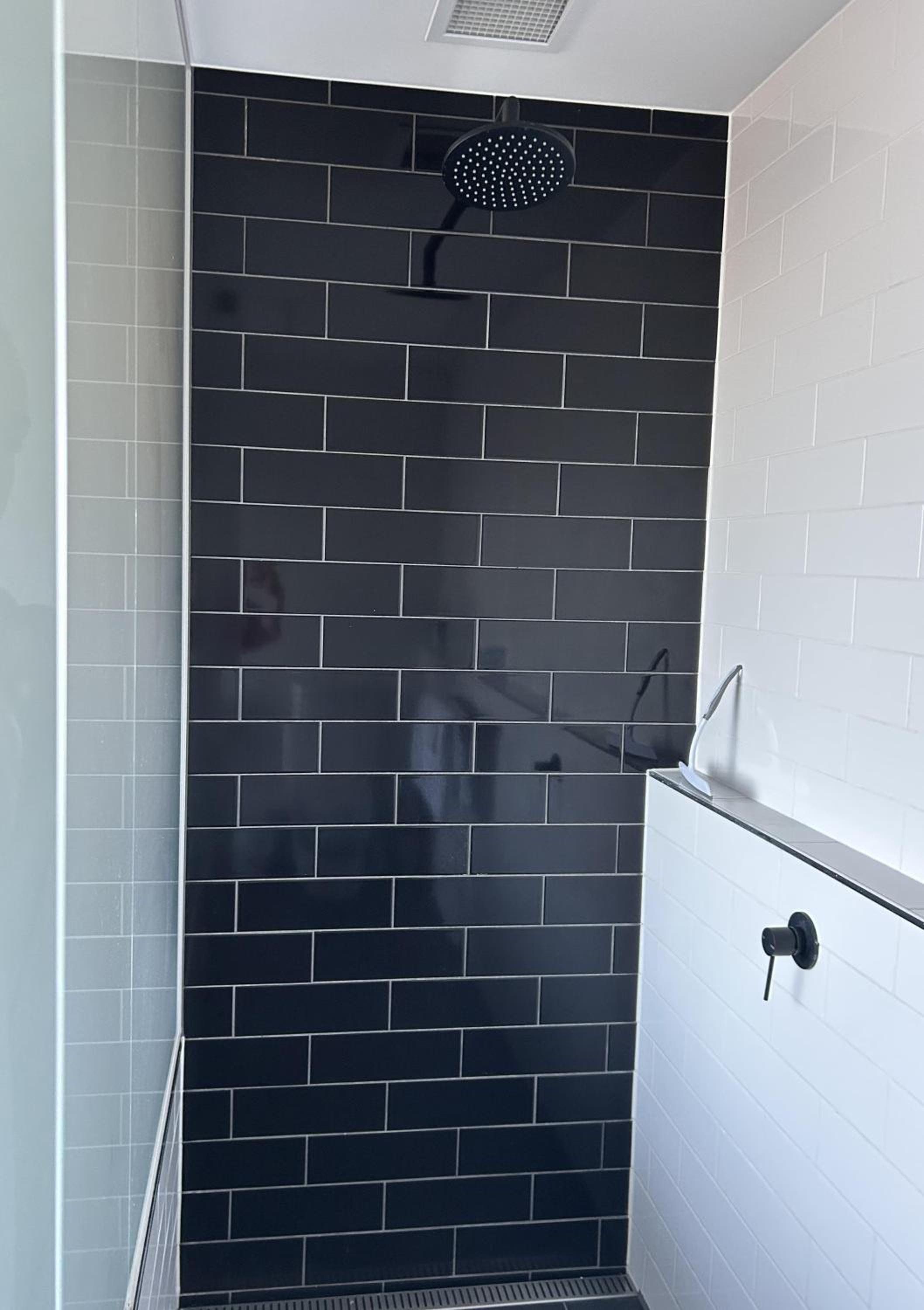 THE DEVLIN APARTMENTS 1 Bedroom Apartment near GMHBA stadium in Geelong - LG03