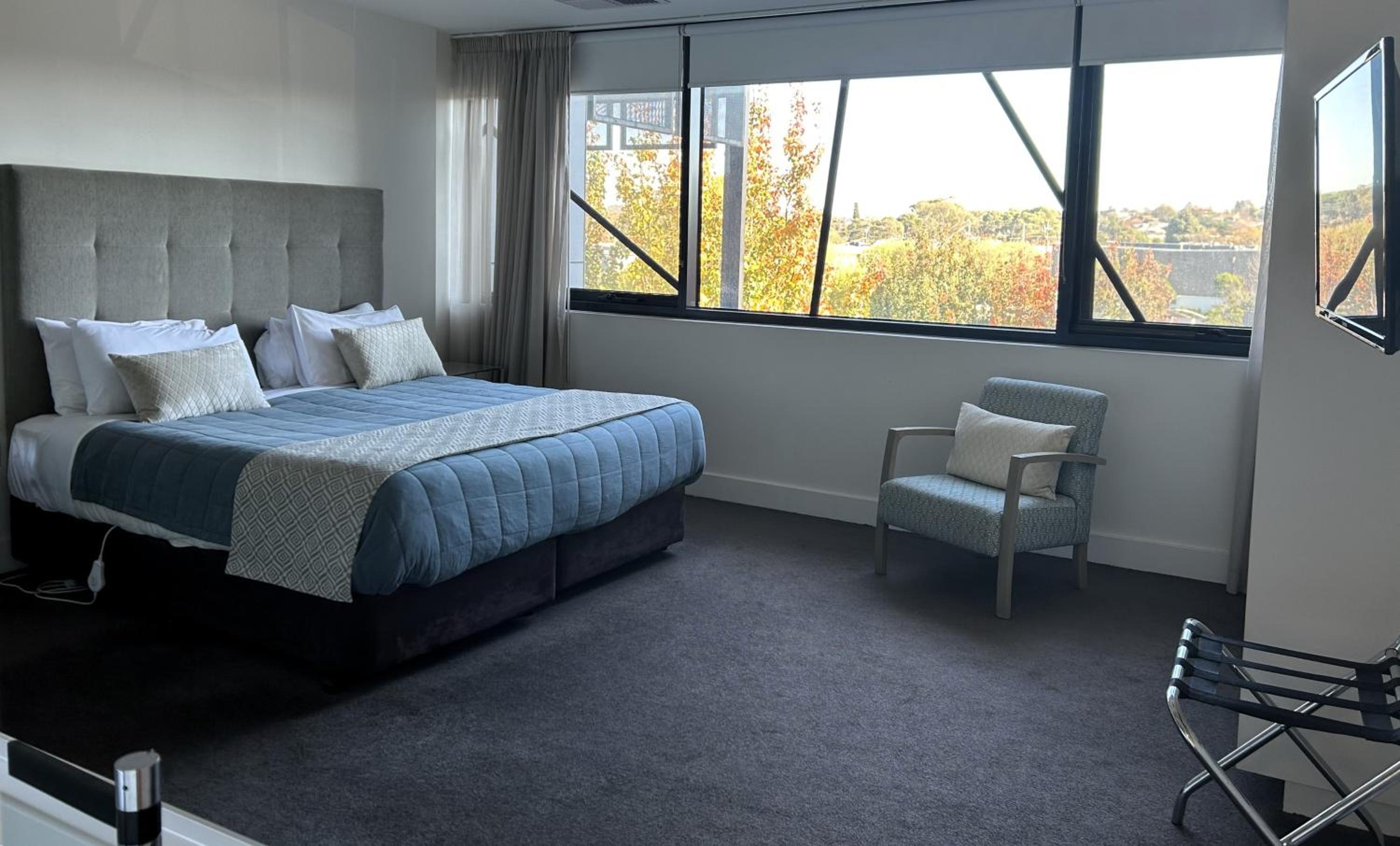 THE DEVLIN APARTMENTS 1 Bedroom Apartment near GMHBA stadium in Geelong - LG03