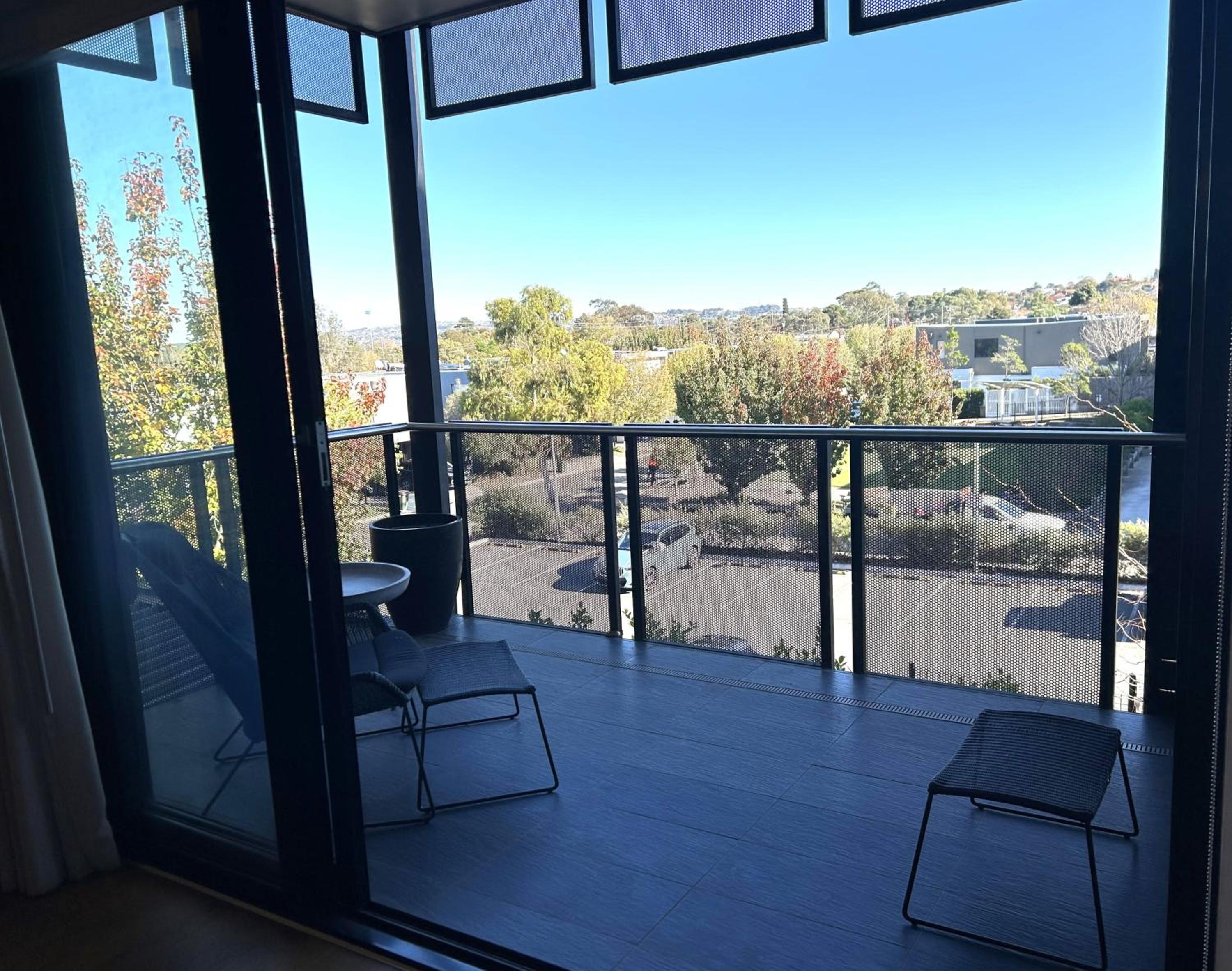 THE DEVLIN APARTMENTS 1 Bedroom Apartment near GMHBA stadium in Geelong - LG03