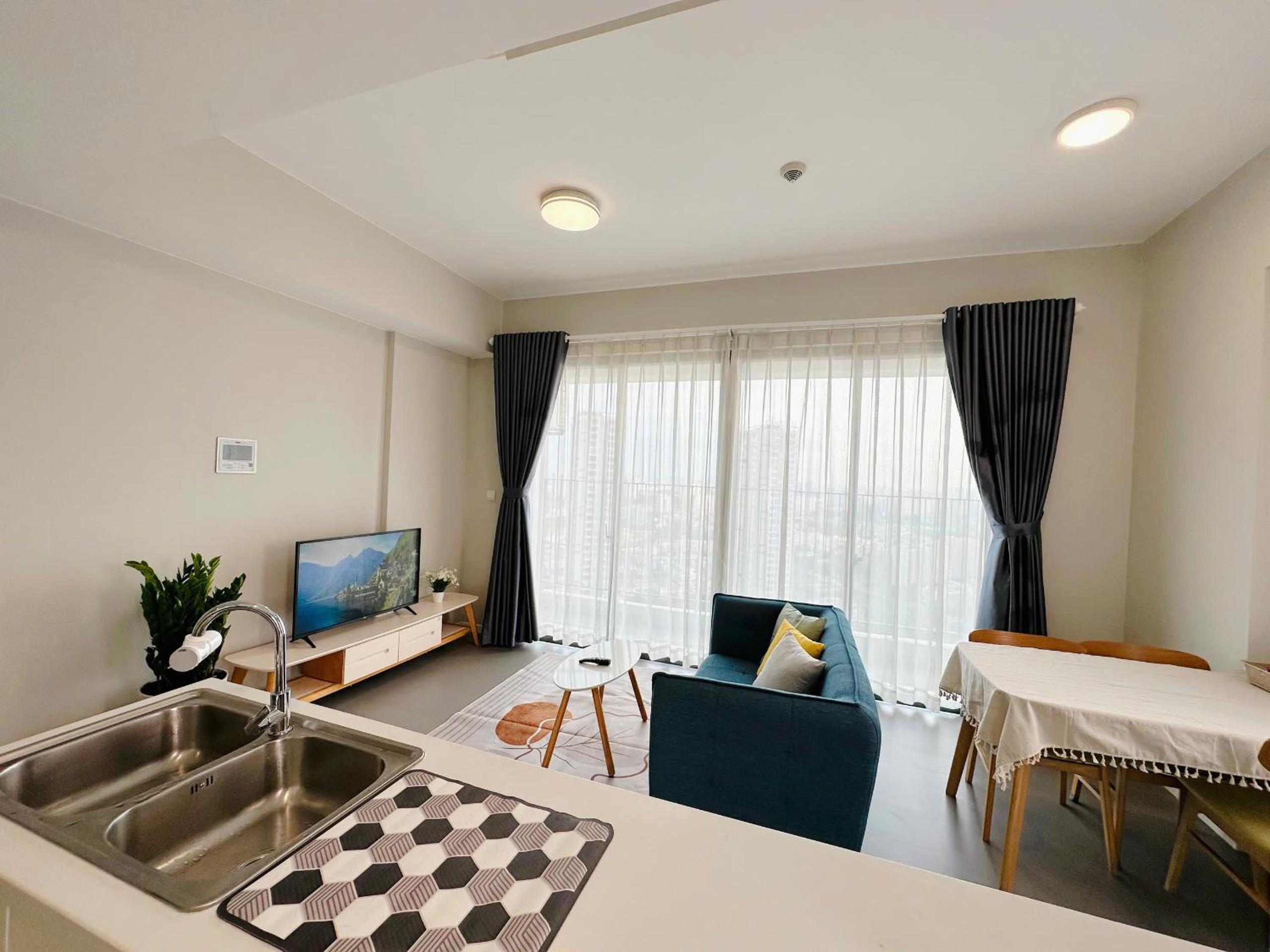 SHomes Homestay - Luxury apartment at Masteri An Phu free Gym Pool