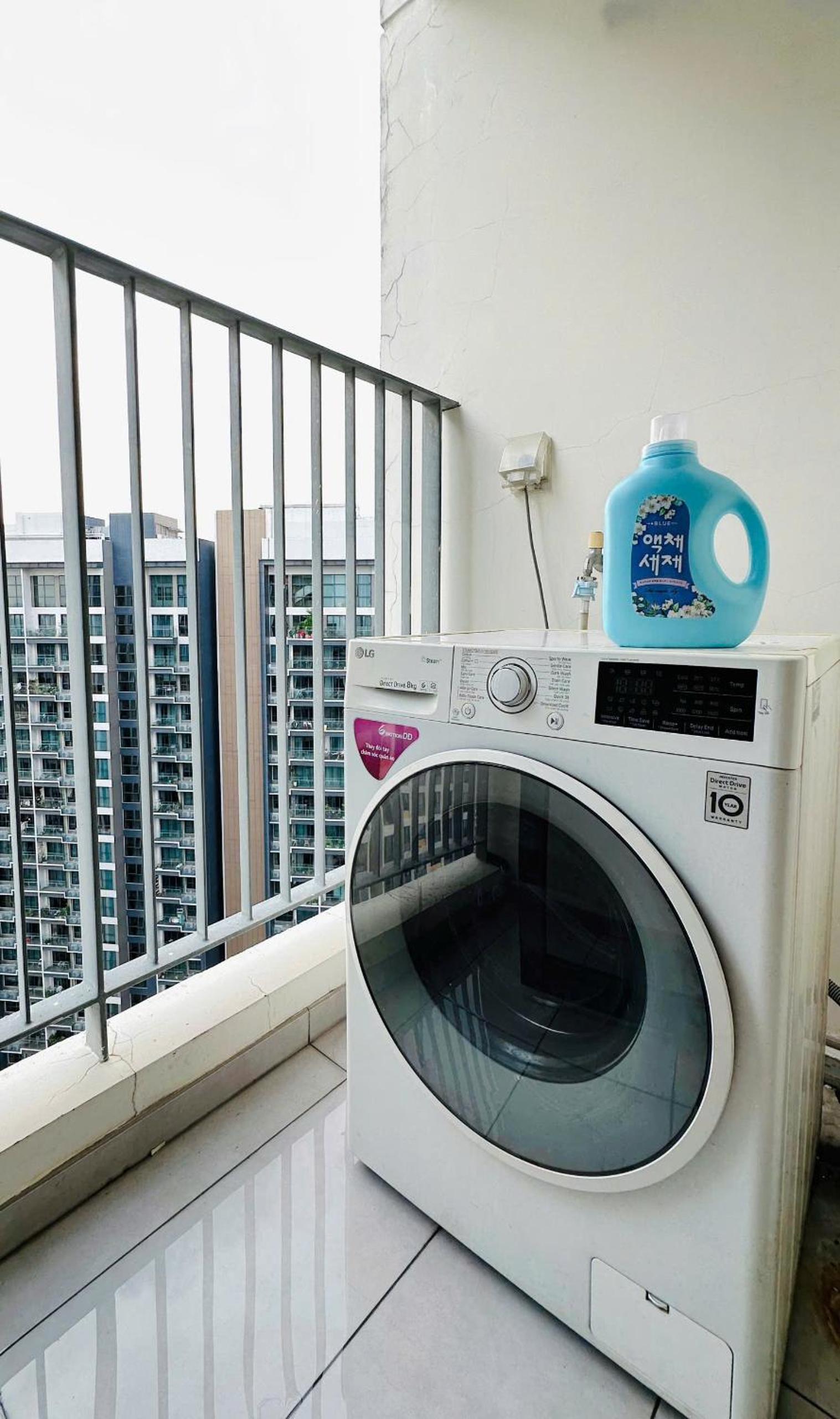 SHomes Homestay - Luxury apartment at Masteri An Phu free Gym Pool