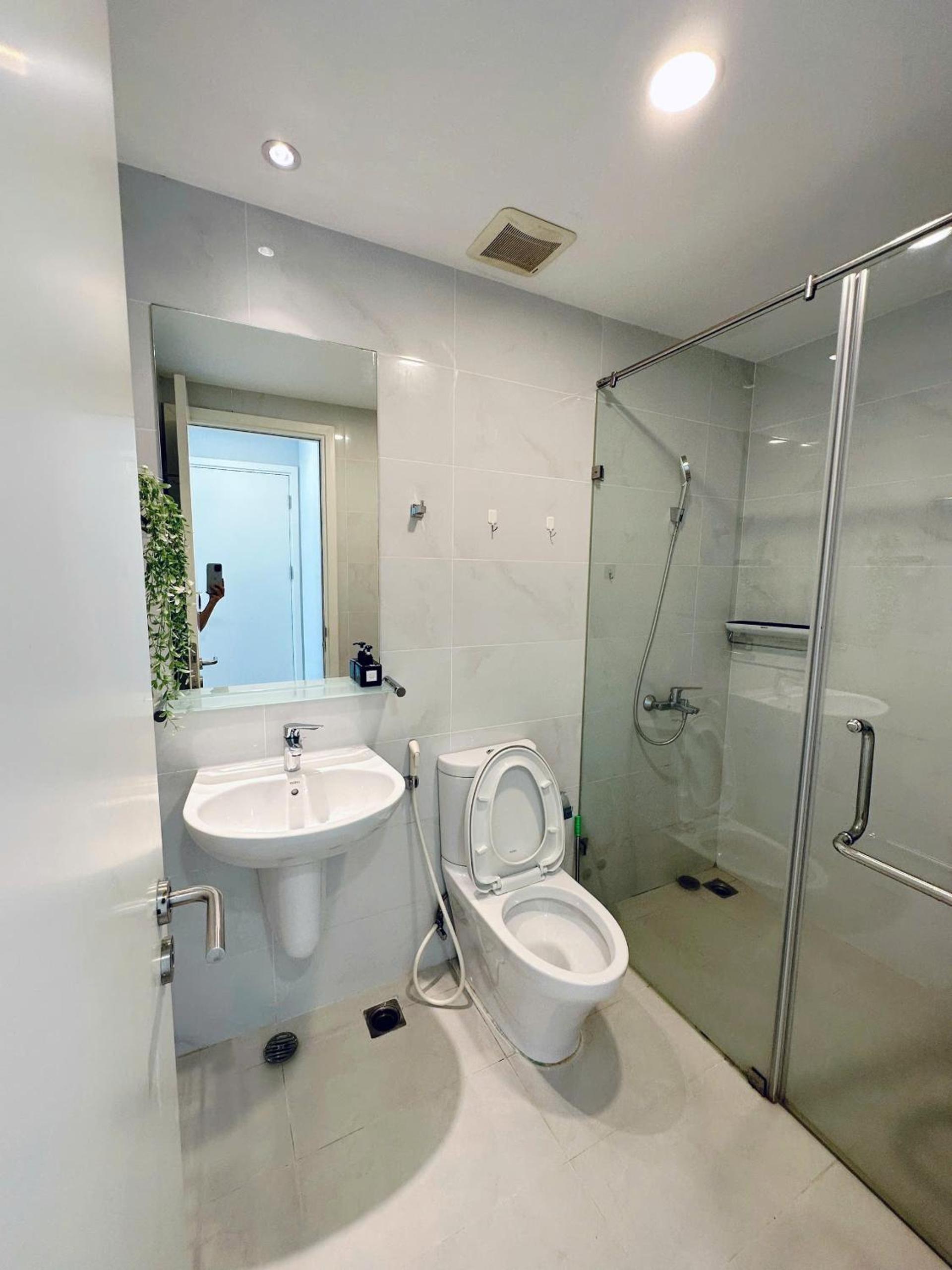 SHomes Homestay - Luxury apartment at Masteri An Phu free Gym Pool