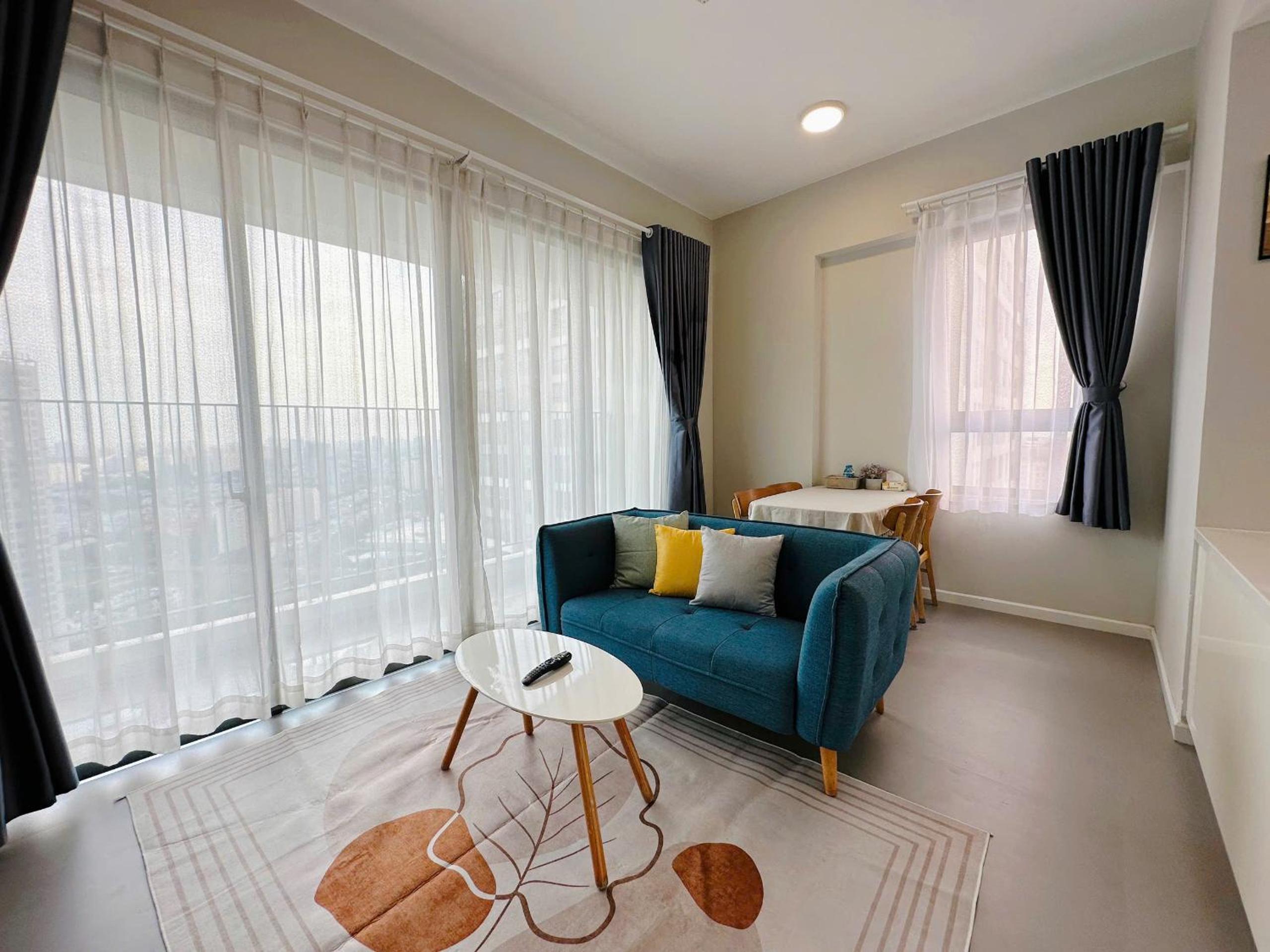 SHomes Homestay - Luxury apartment at Masteri An Phu free Gym Pool