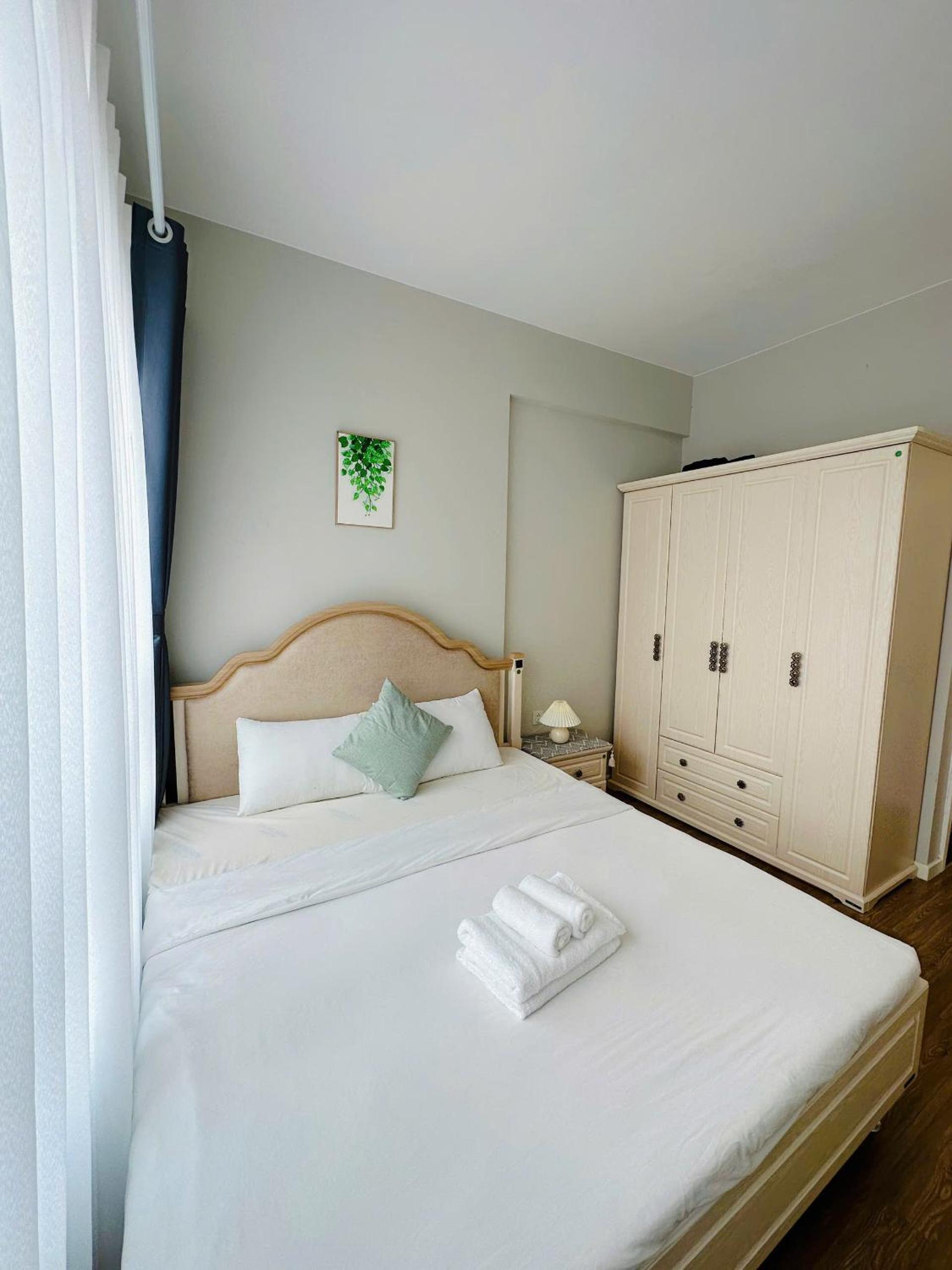 SHomes Homestay - Luxury apartment at Masteri An Phu free Gym Pool