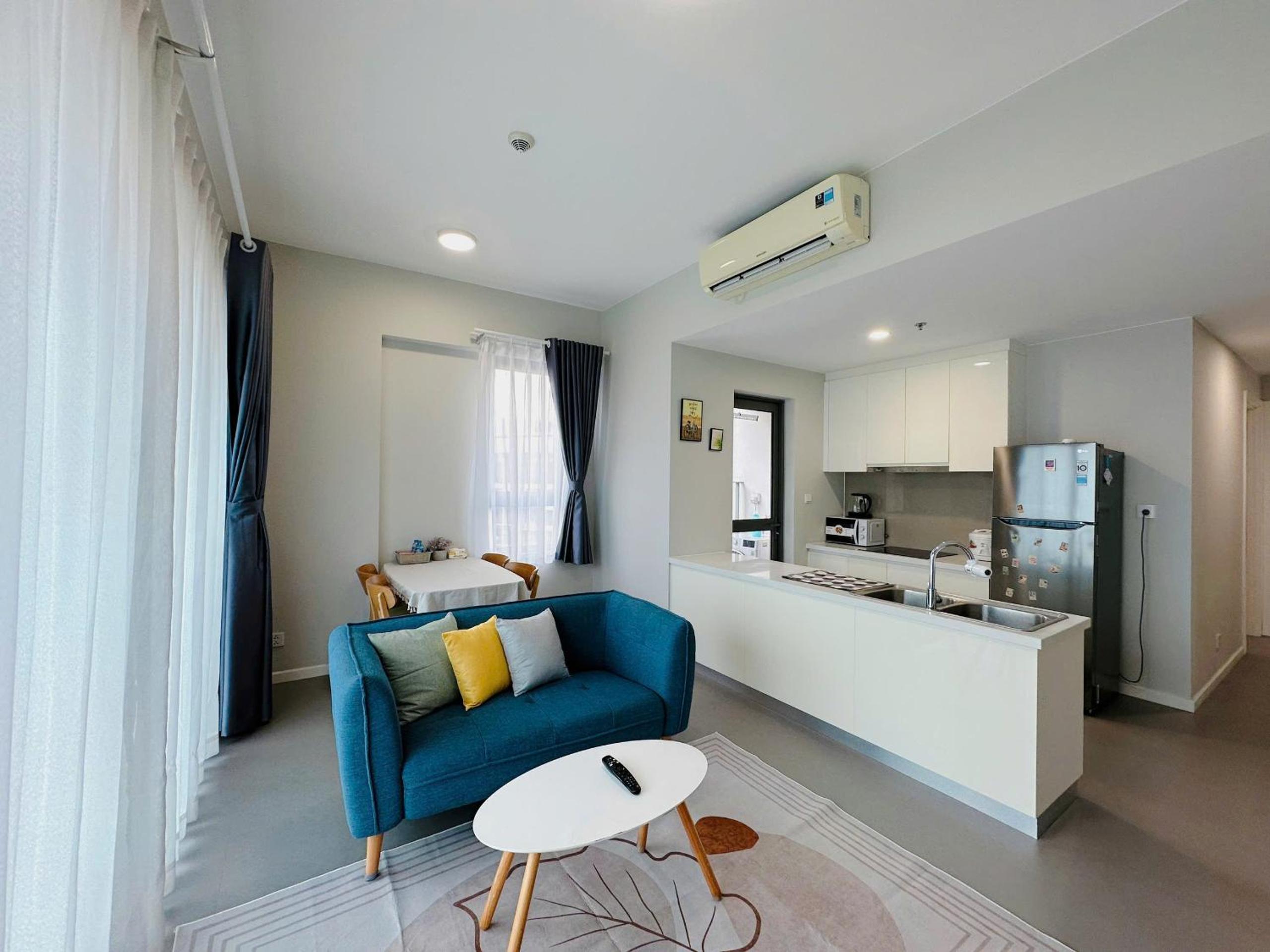 SHomes Homestay - Luxury apartment at Masteri An Phu free Gym Pool