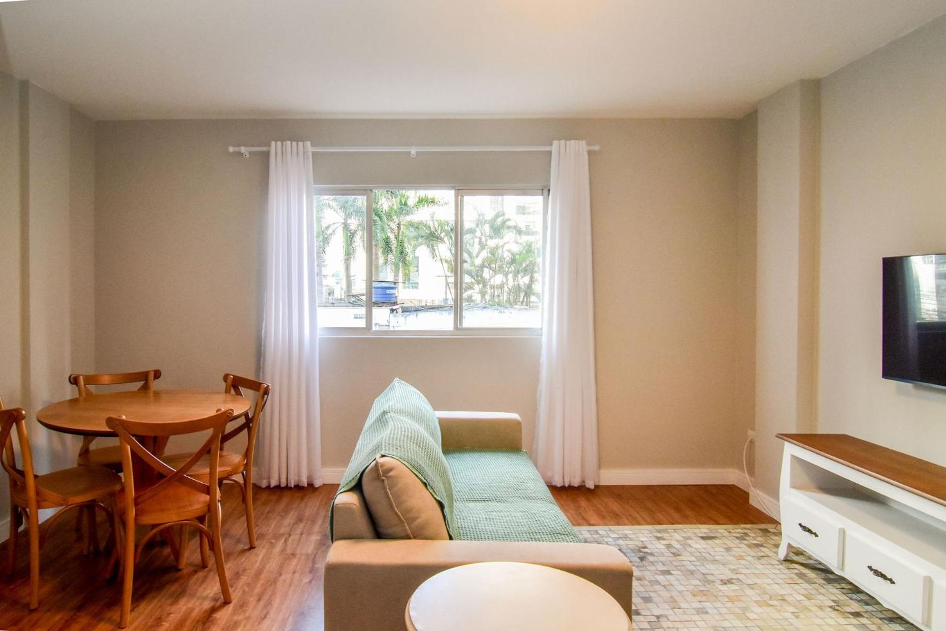 Conforto na Av. Brasil, 150 metros da Praia RS7551