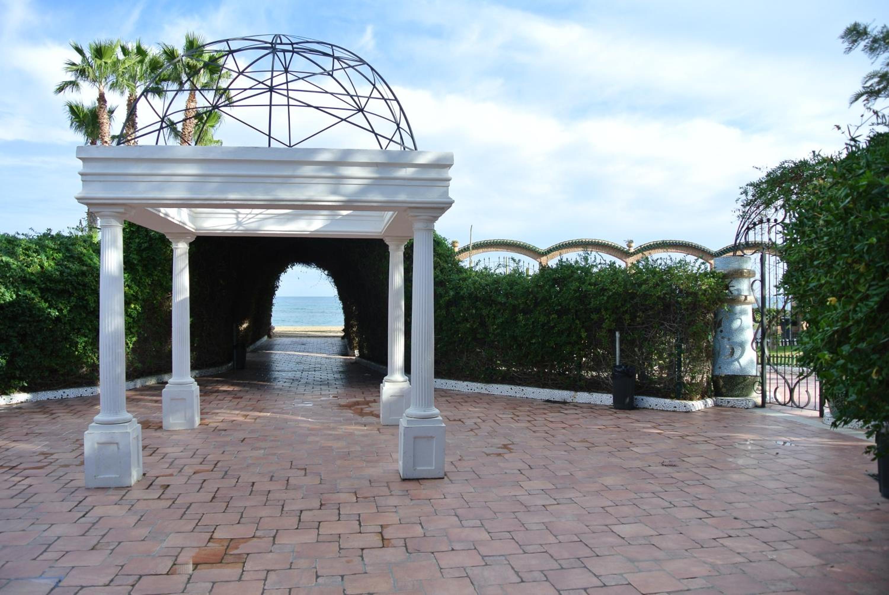 Apartamentos Danesp-Playa de les Amplaries Marina Dor- Frontales al Mar
