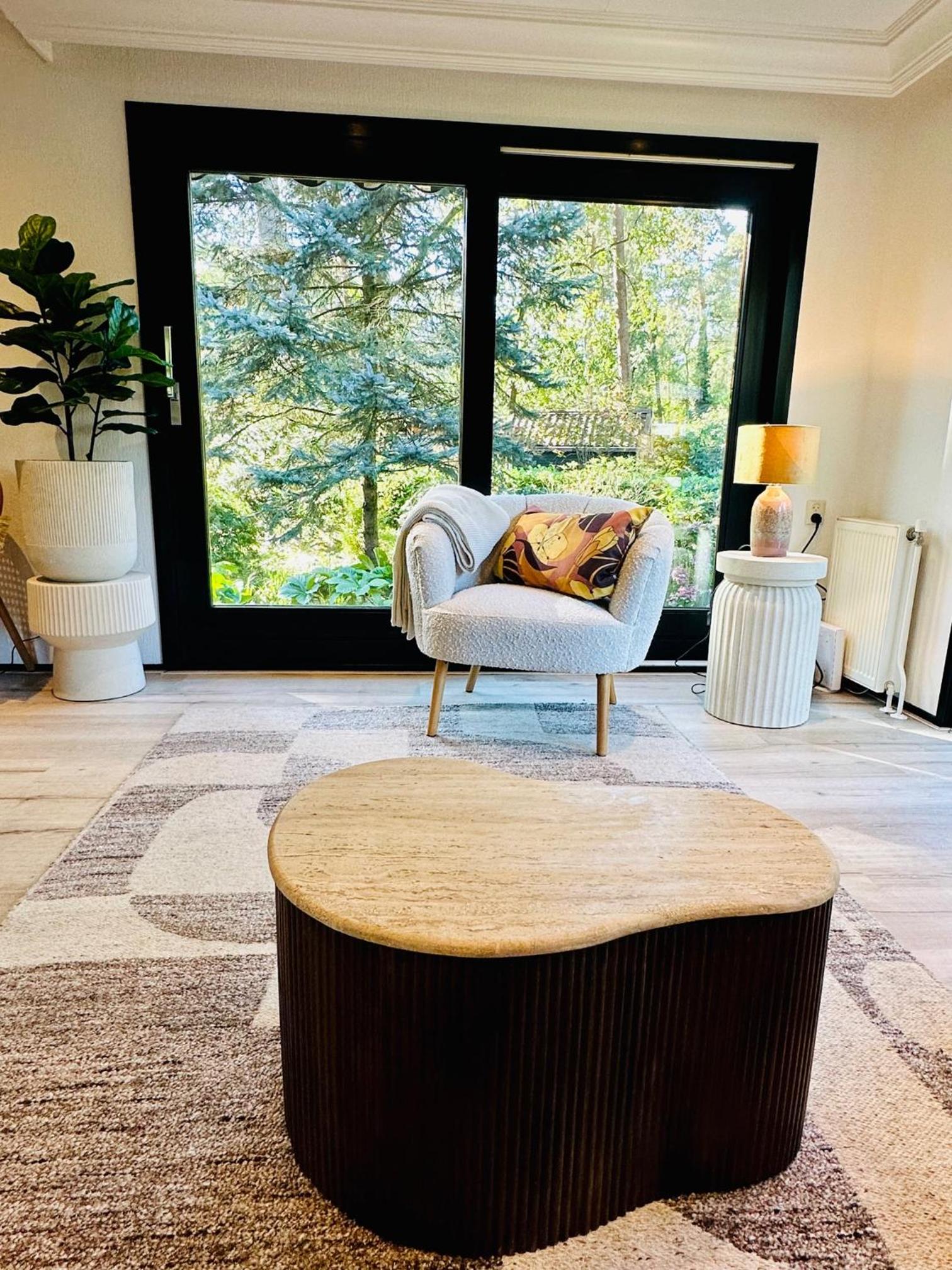 StayatSas Pippa, Luxe Boshuis met Grote Omheinde Tuin aan Vijver