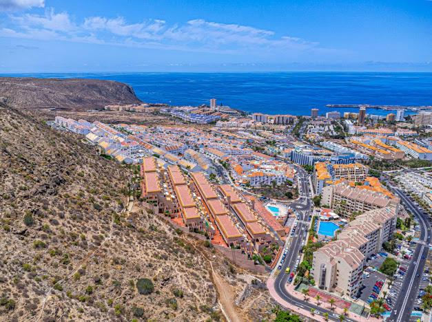 Bright apartment with sea and montain view at Los Cristianos