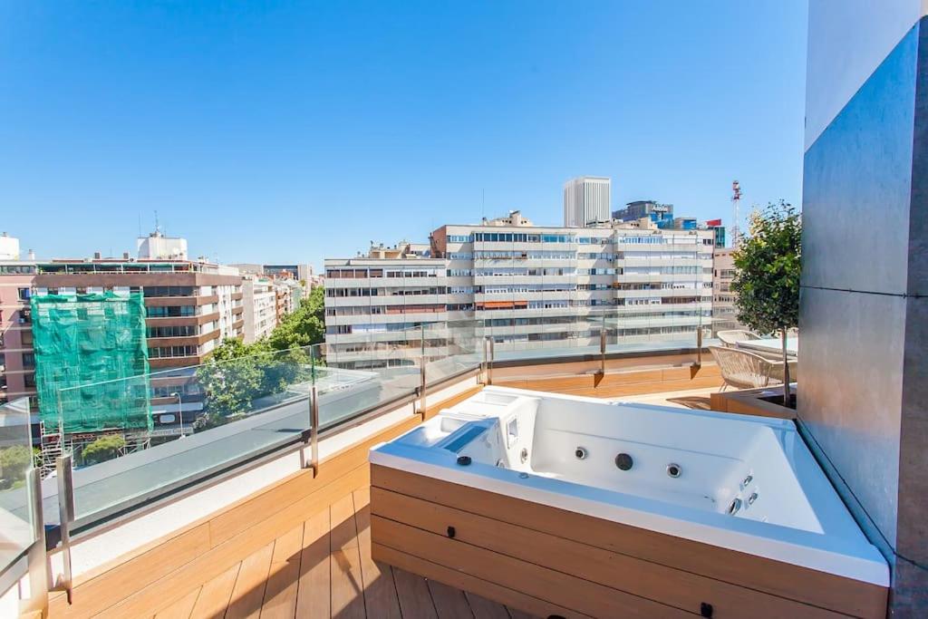 Penthouse private jacuzzi Castellana