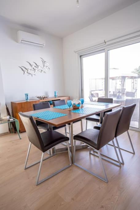 Hubstay - Blue Harmony Villa in Protaras - 5 min Walk to the Beach