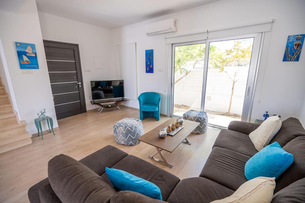 Hubstay - Blue Harmony Villa in Protaras - 5 min Walk to the Beach