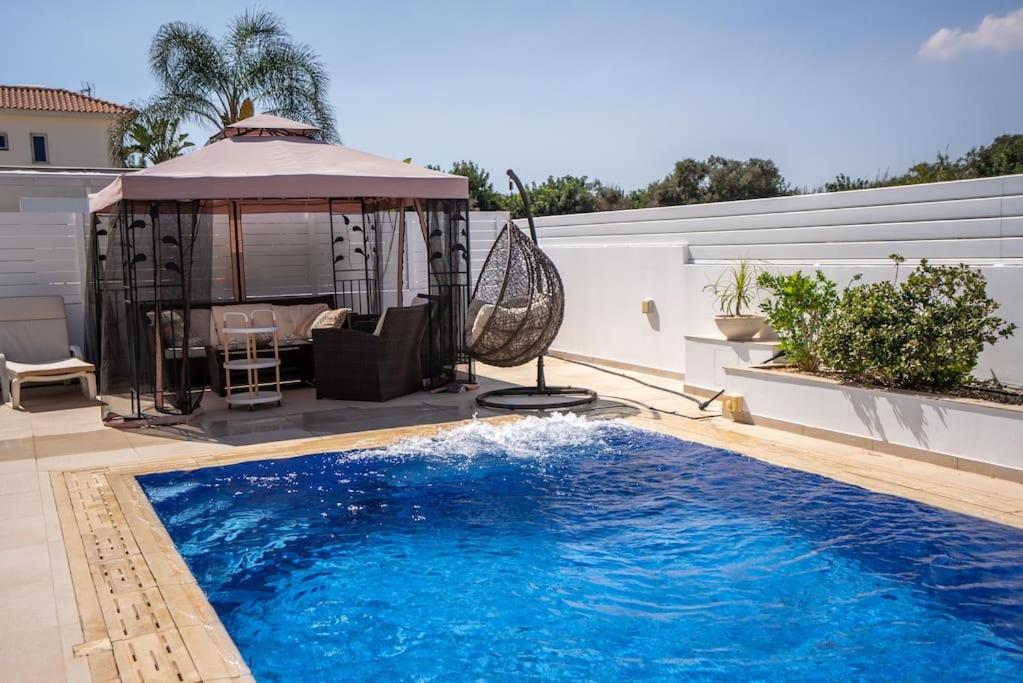 Hubstay - Blue Harmony Villa in Protaras - 5 min Walk to the Beach