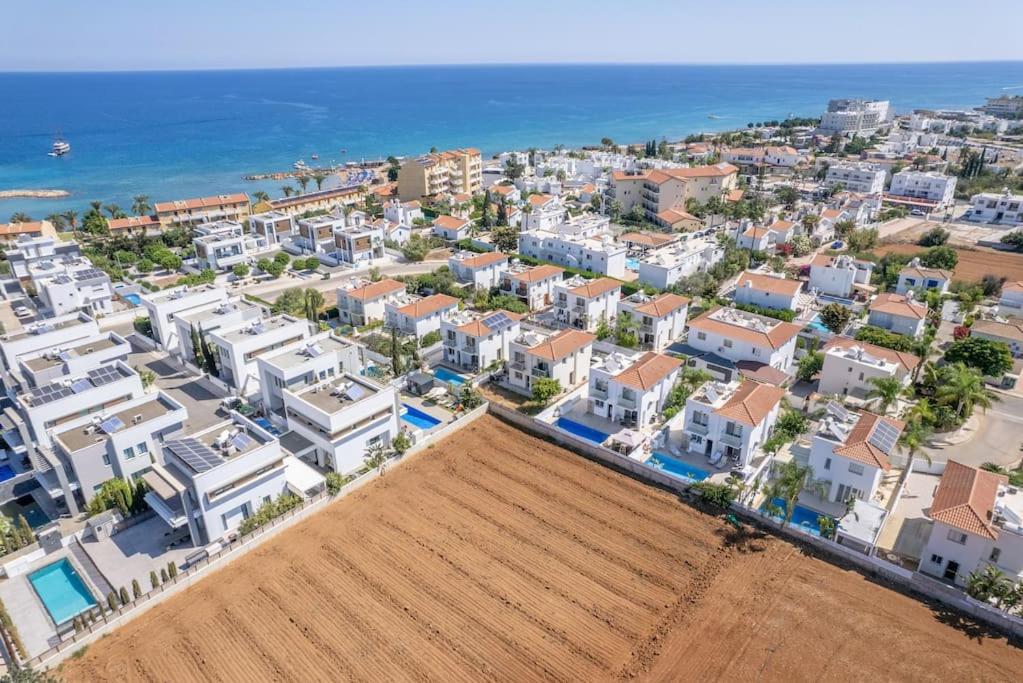Hubstay - Blue Harmony Villa in Protaras - 5 min Walk to the Beach