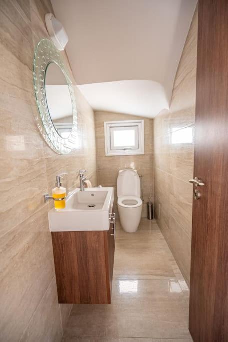 Hubstay - Blue Harmony Villa in Protaras - 5 min Walk to the Beach