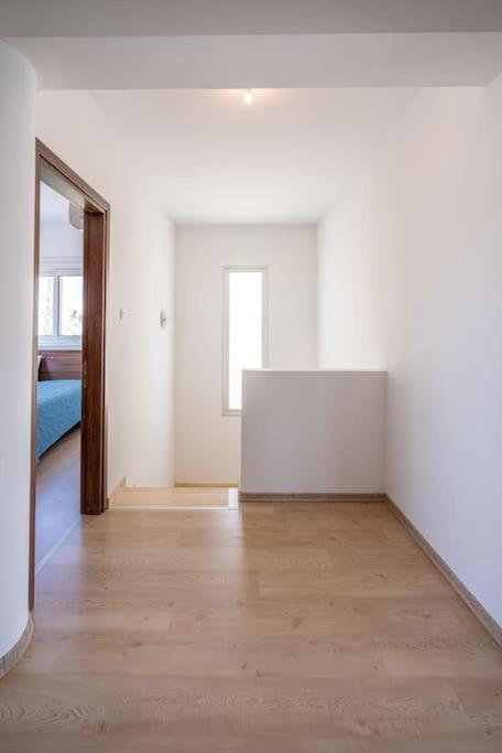 Hubstay - Blue Harmony Villa in Protaras - 5 min Walk to the Beach