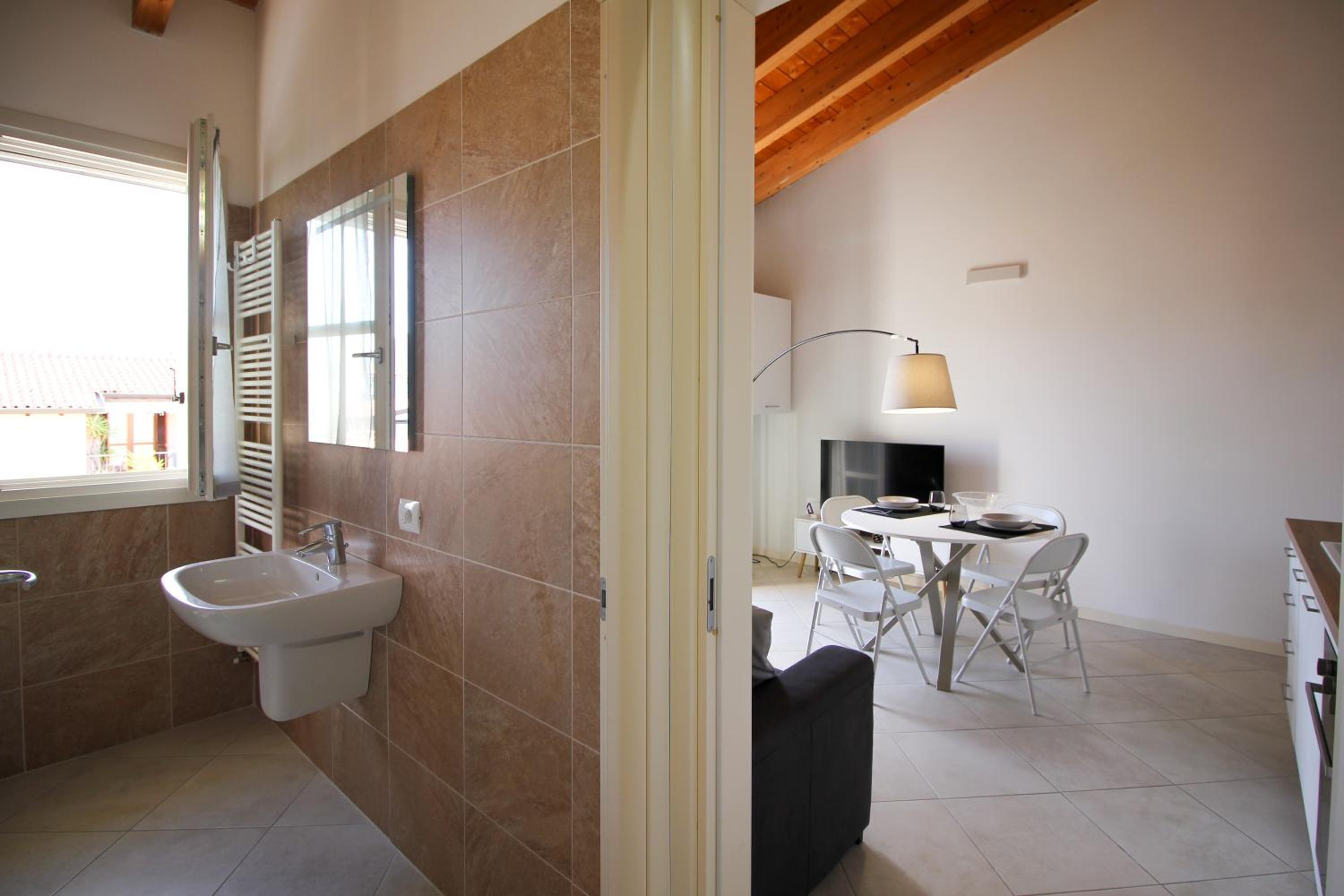 Ginny House Lake - charming flat with pool