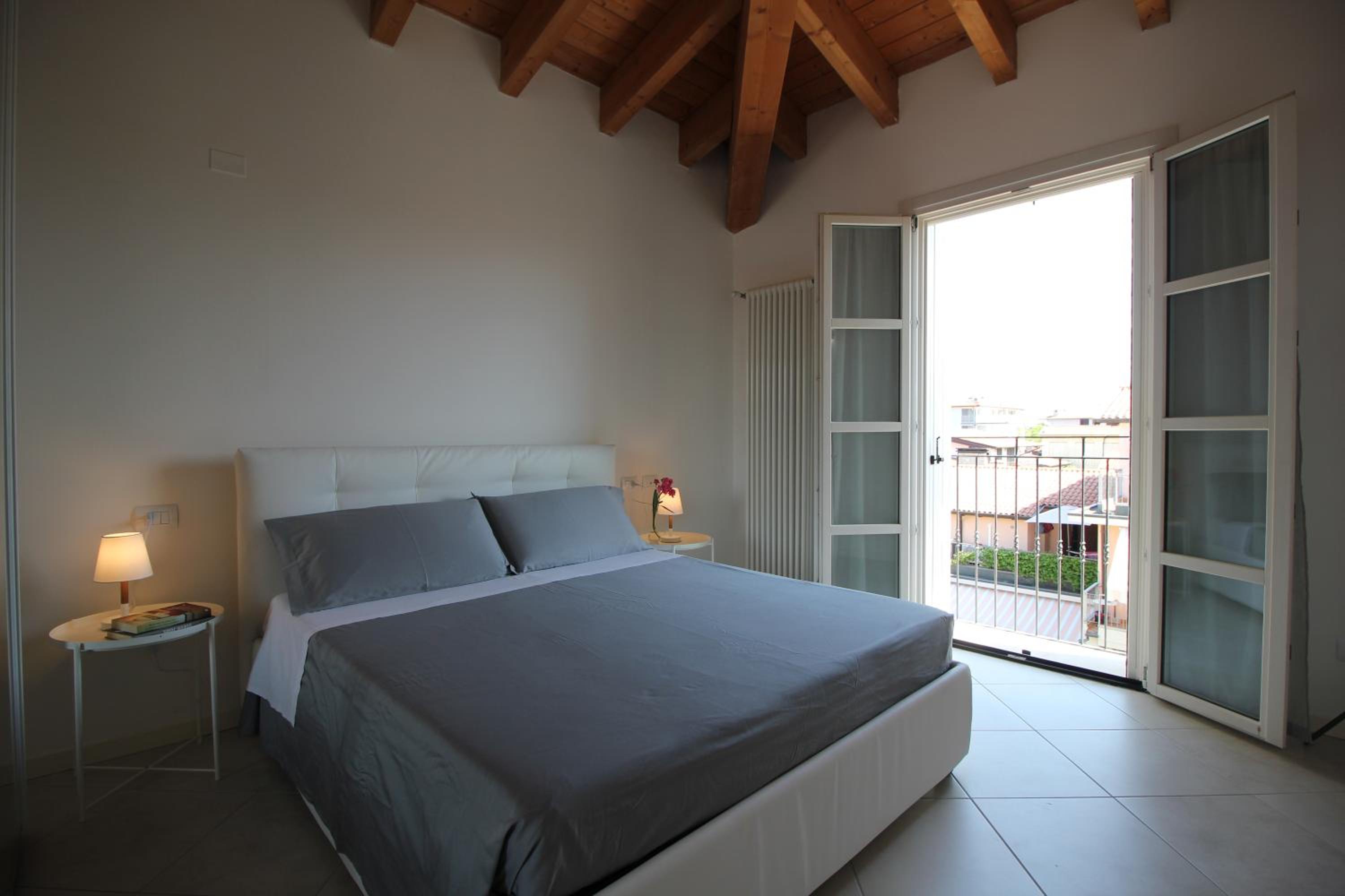 Ginny House Lake - charming flat with pool