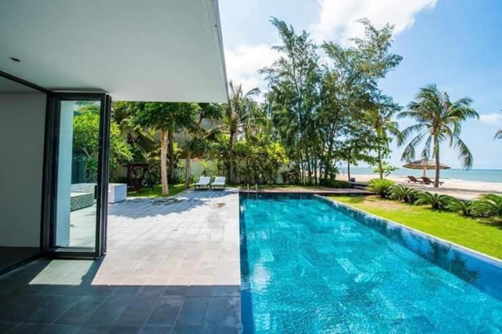 Premium BEACHFRONT VILLA 5 BEDROOMS 1000M2 SANCTUARY HO TRAM RESORT ll BBQ view 4