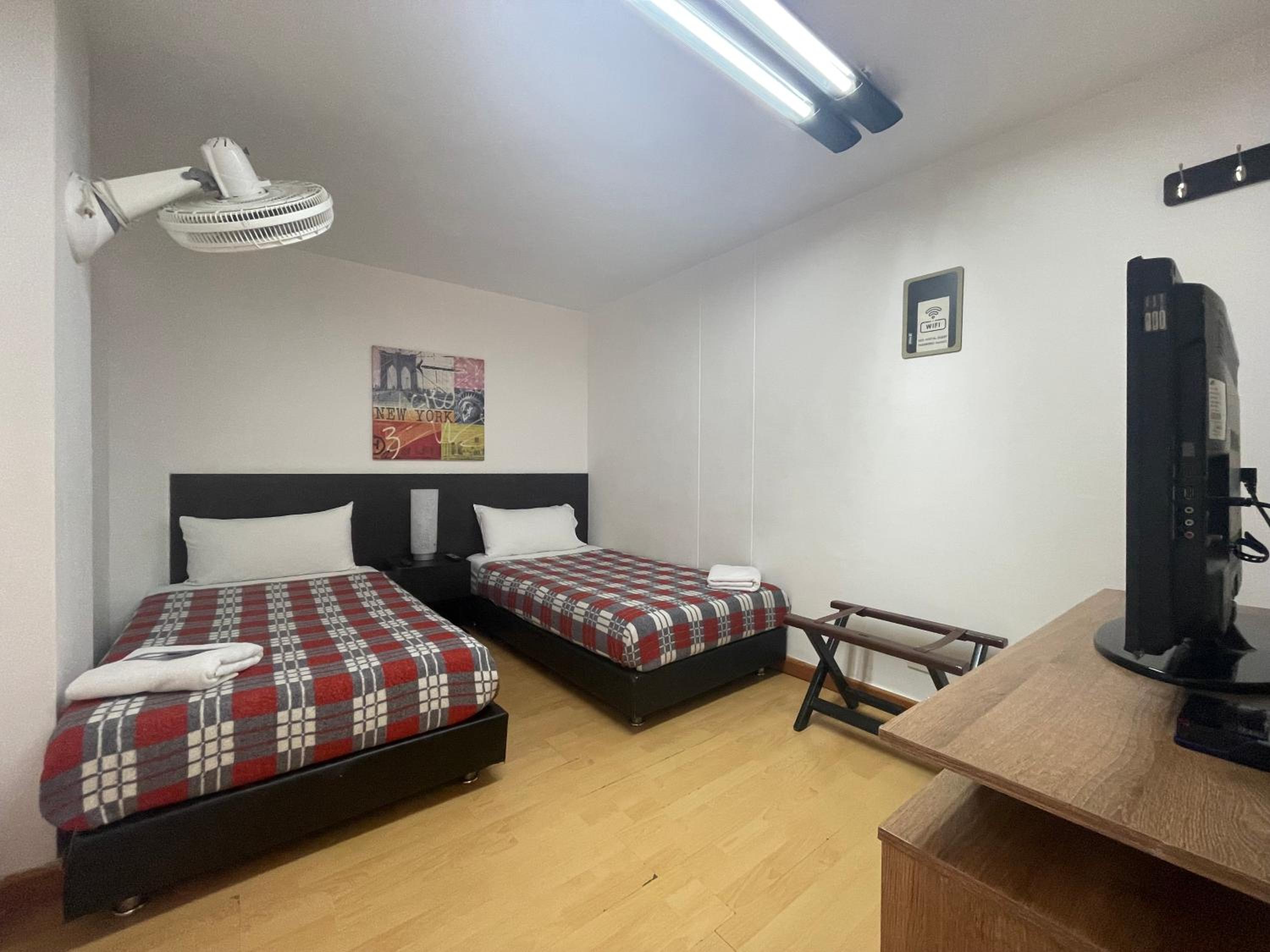 Hostal Lleras Calle 8