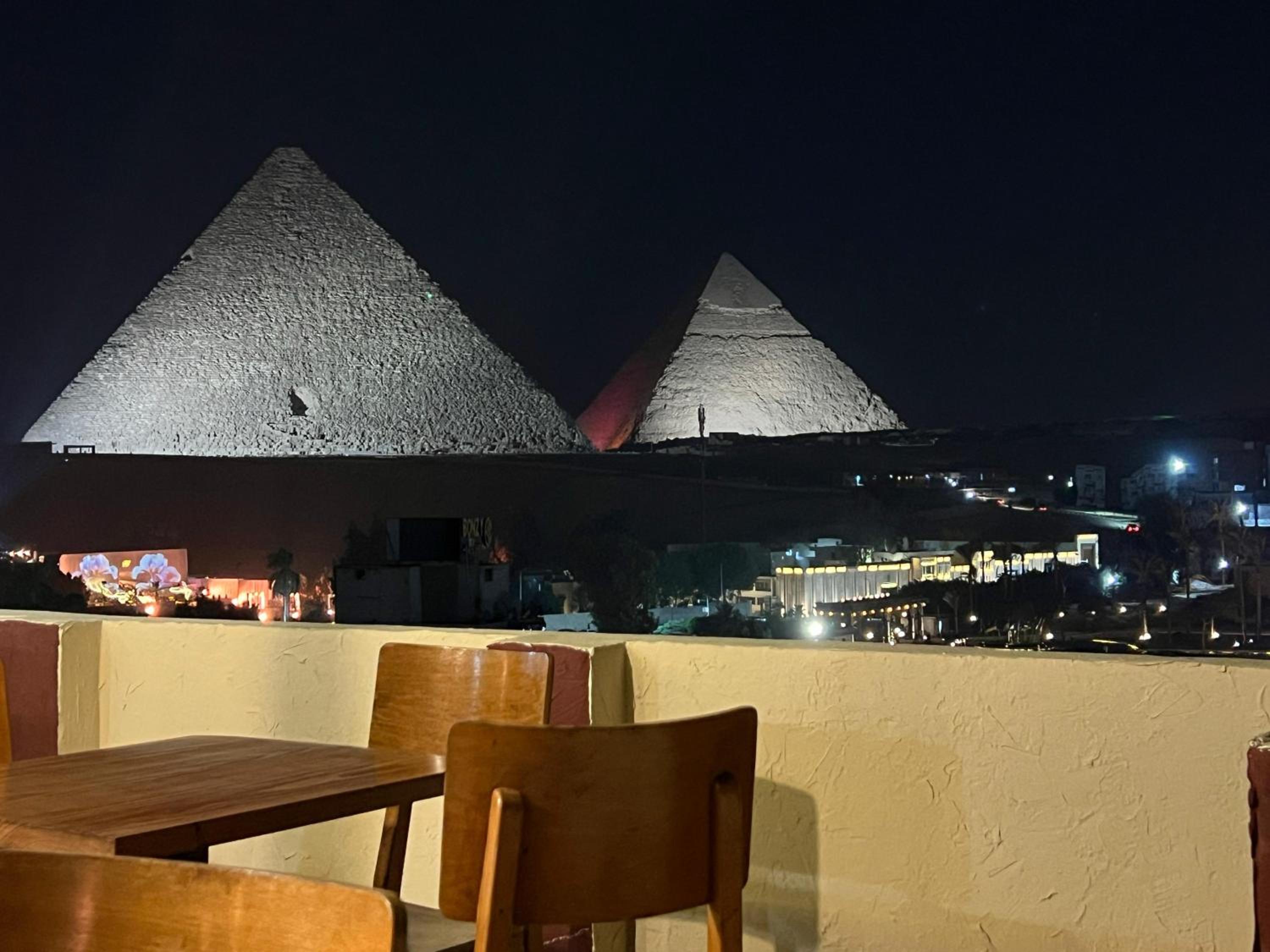 Cheristo pyramids view inn
