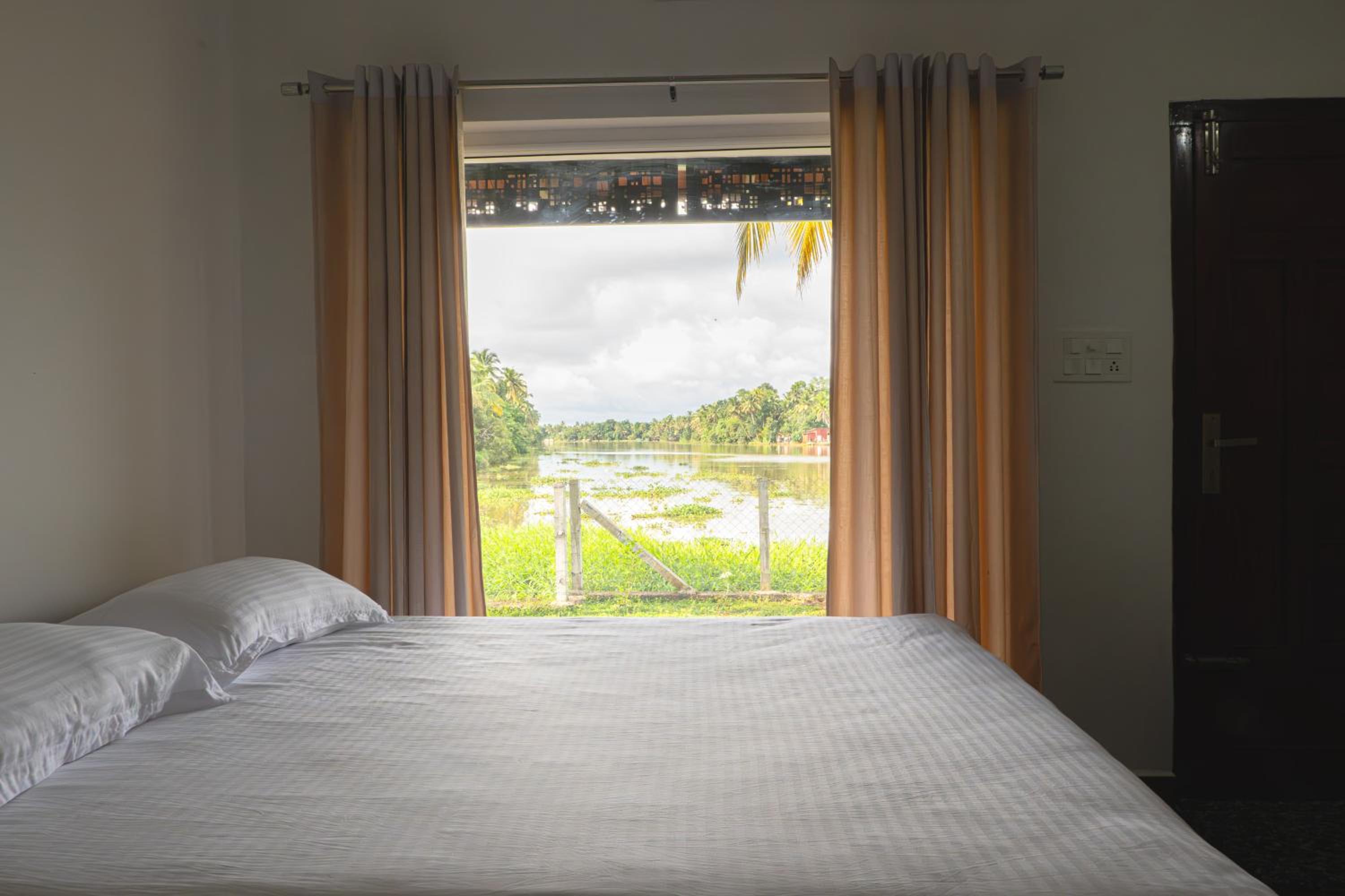Riverview villa