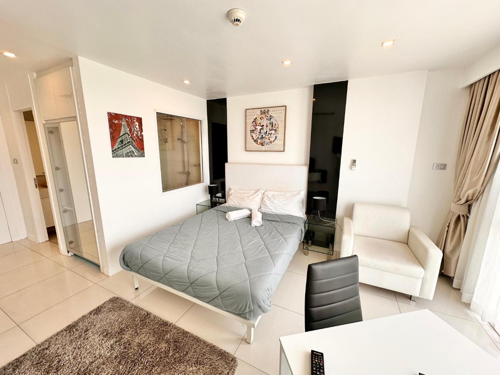 LOVELY STUDIO in City Center Residence