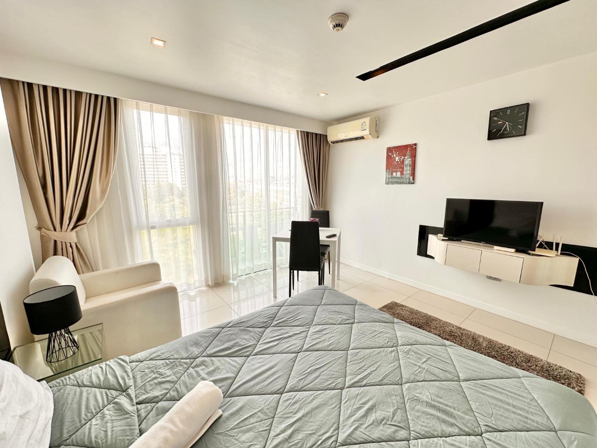 LOVELY STUDIO in City Center Residence