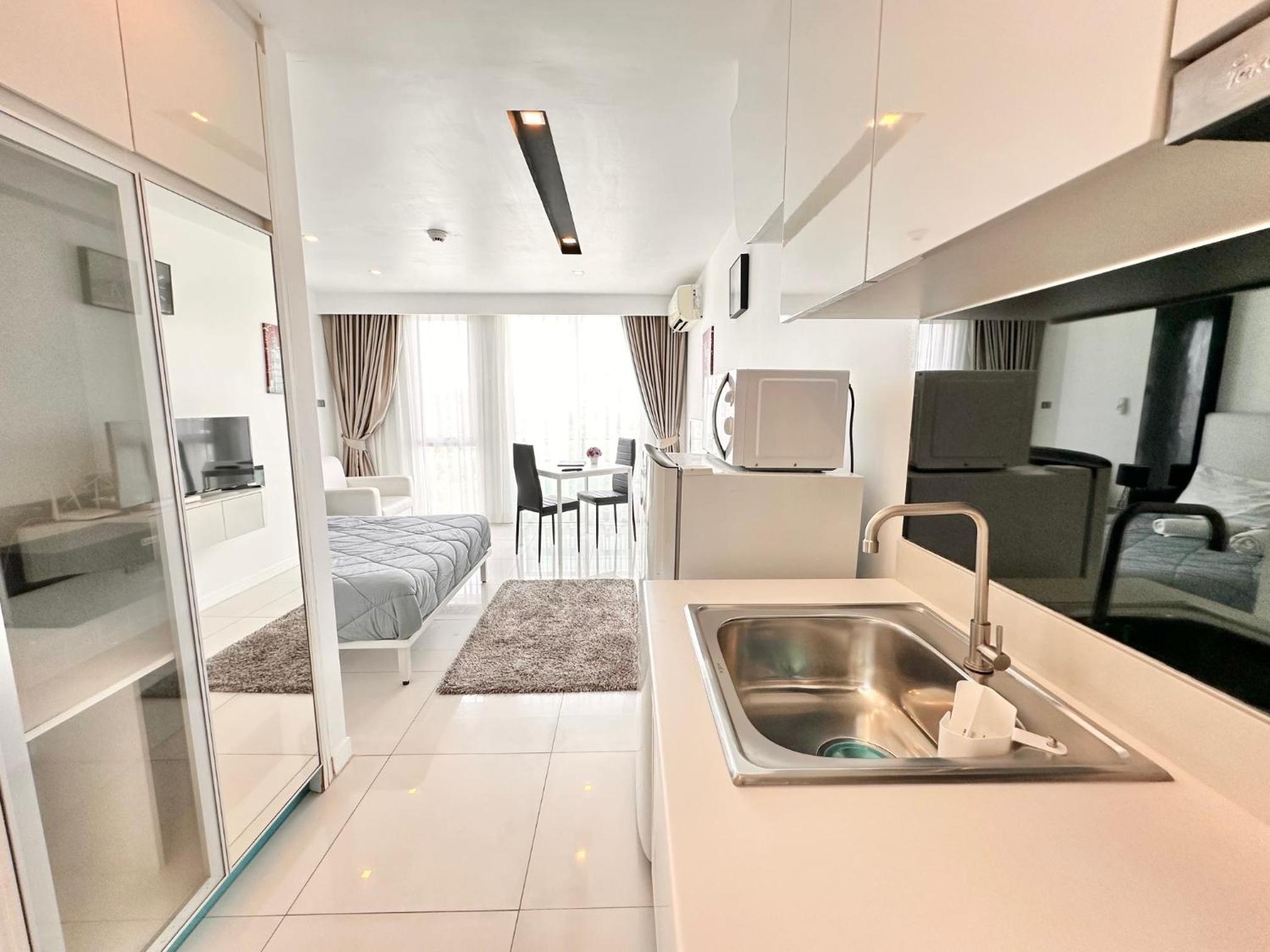 LOVELY STUDIO in City Center Residence