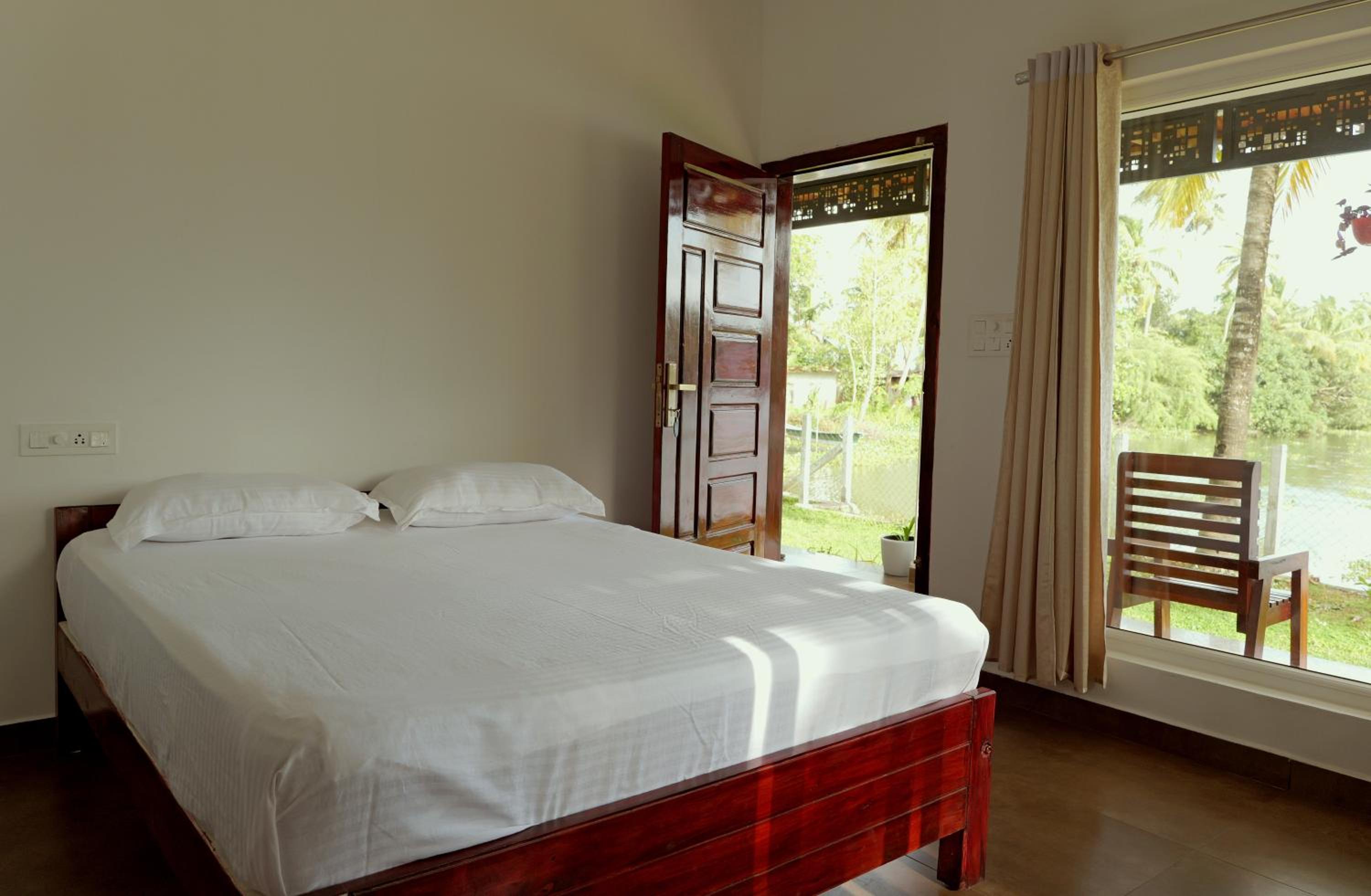 Riverview villa