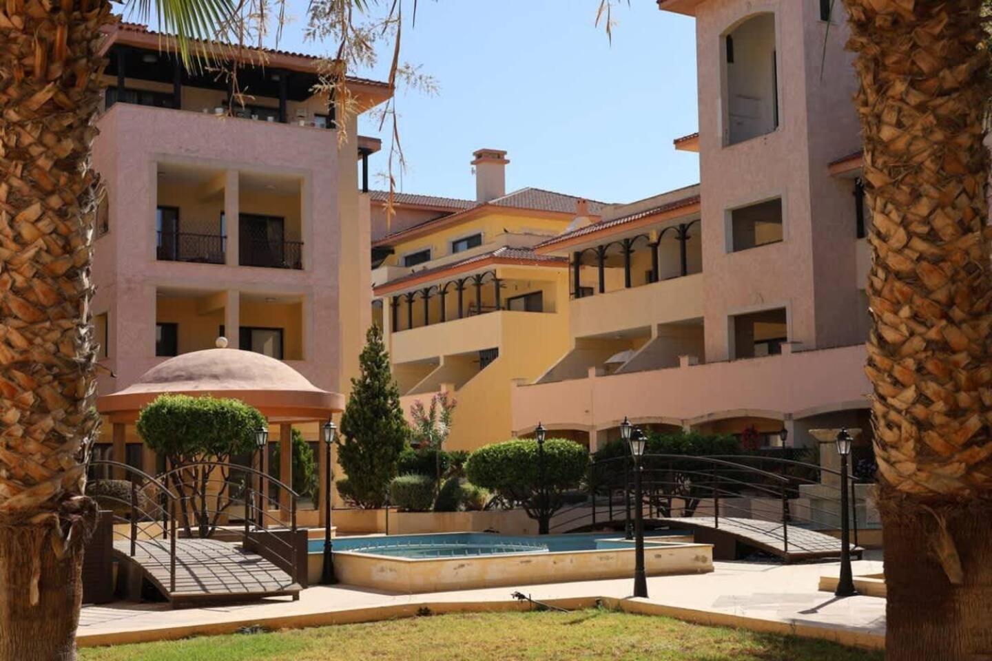 Queens Gardens Paradise Vip, Pool, Mall, Sea