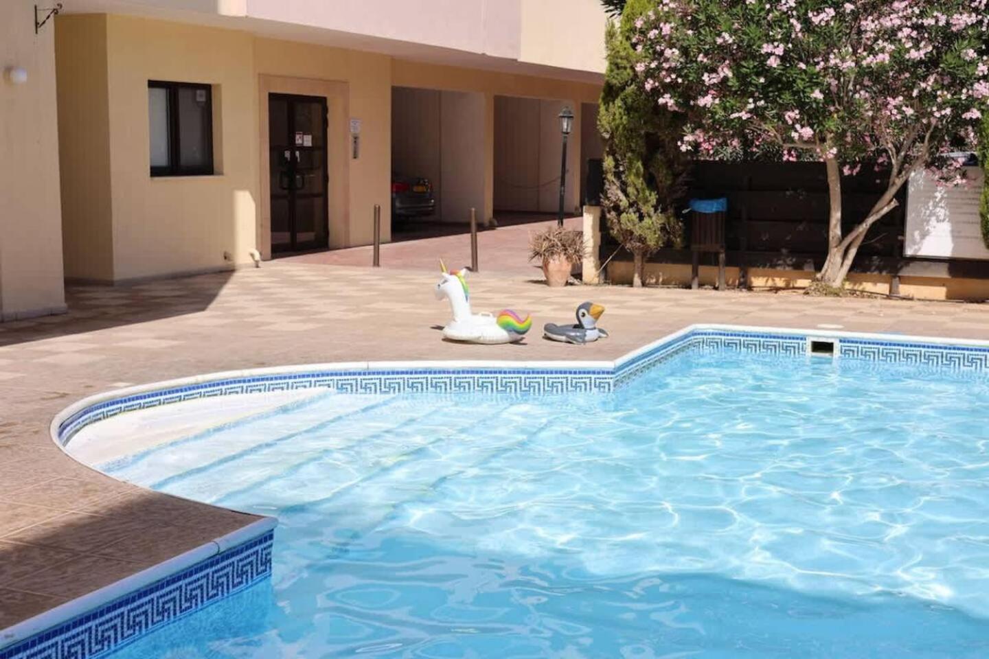 Queens Gardens Paradise Vip, Pool, Mall, Sea