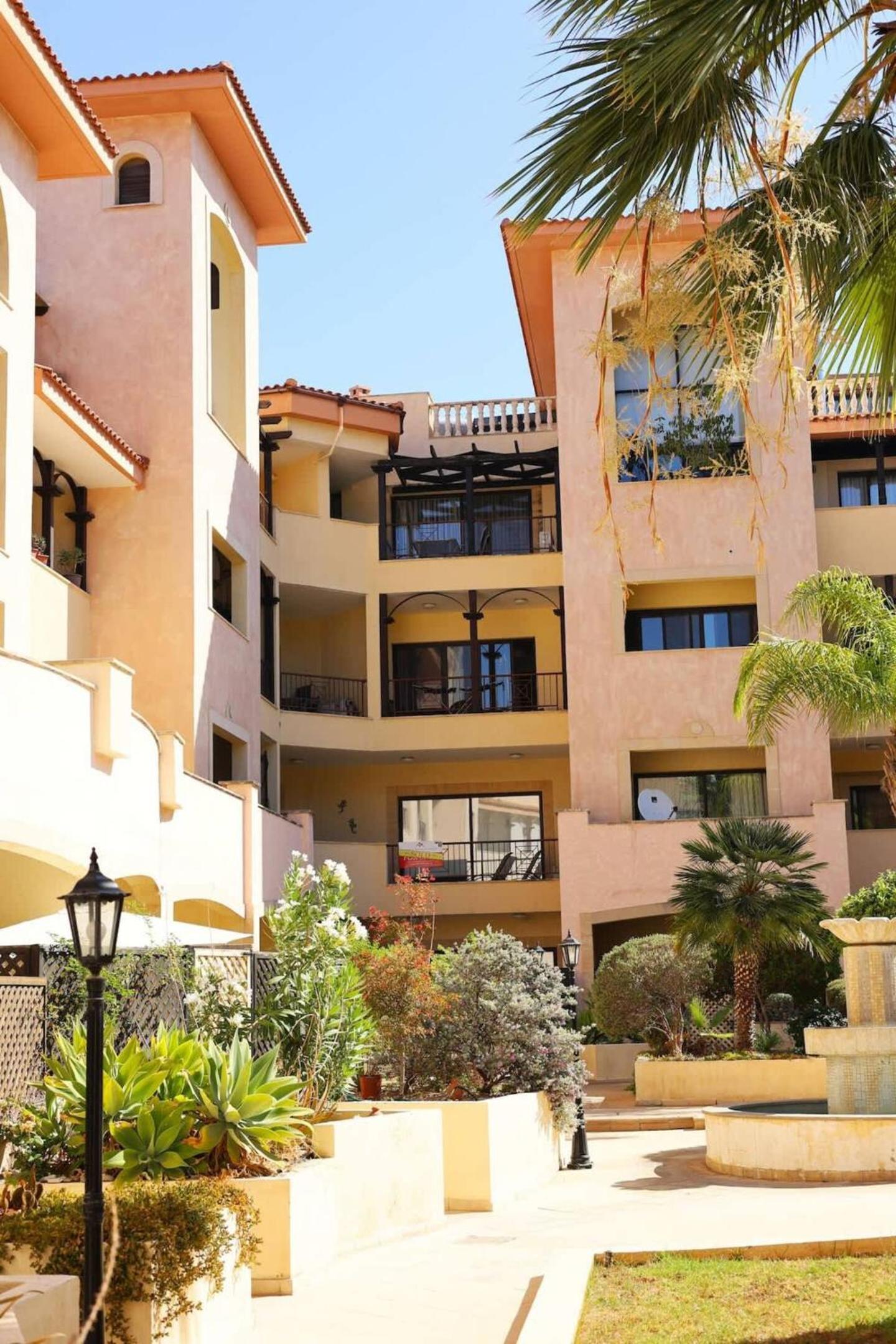 Queens Gardens Paradise Vip, Pool, Mall, Sea