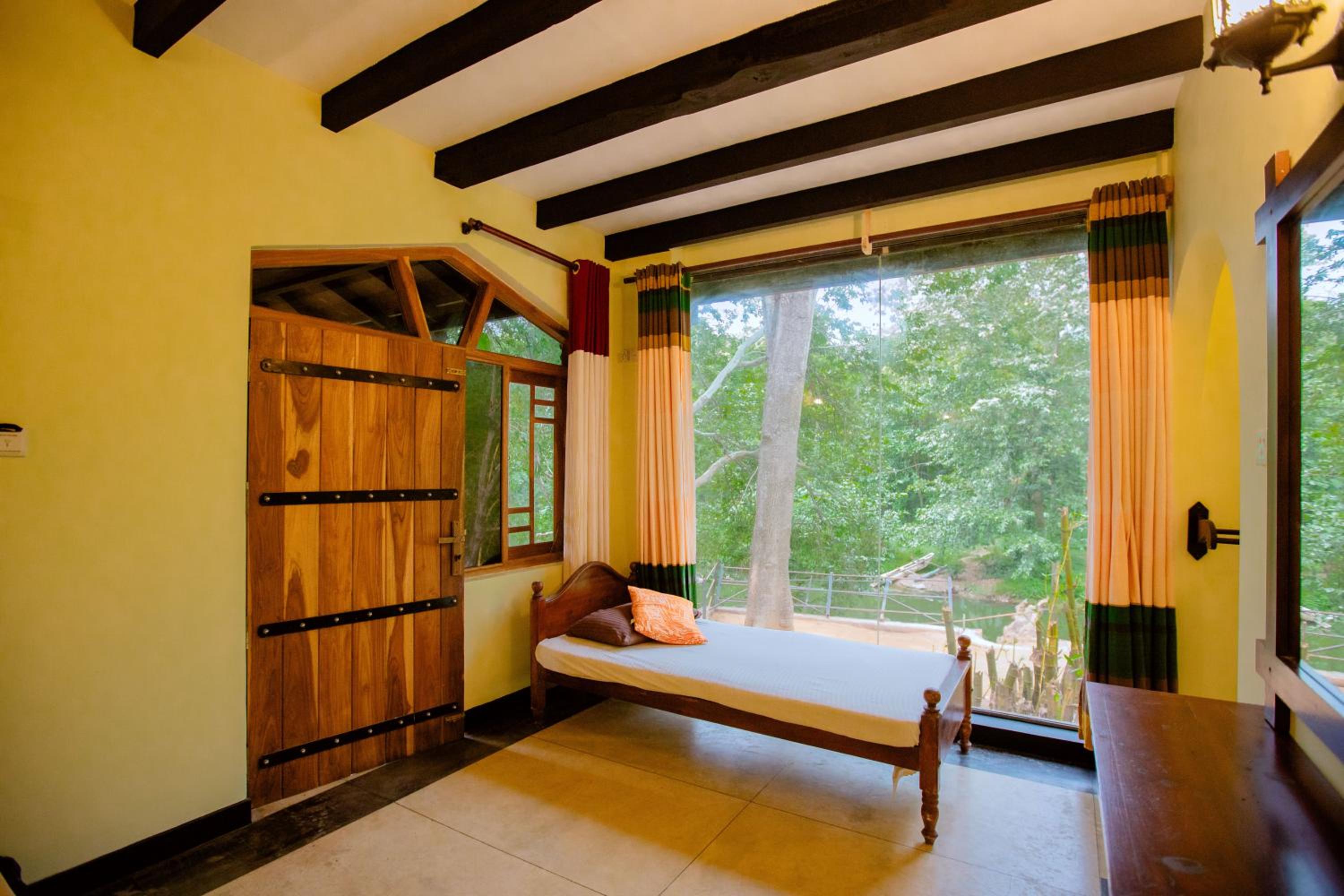 Yala River Face Inn