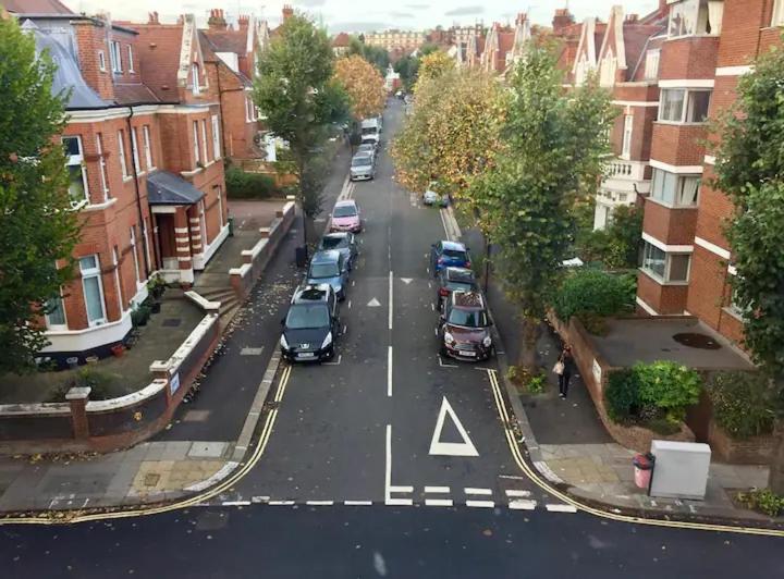 Stylish top floor 1 bed flat in West Hampstead