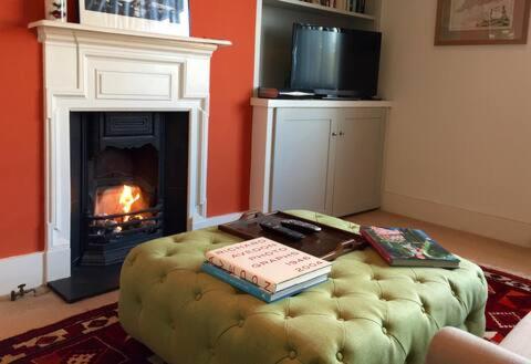 Stylish top floor 1 bed flat in West Hampstead