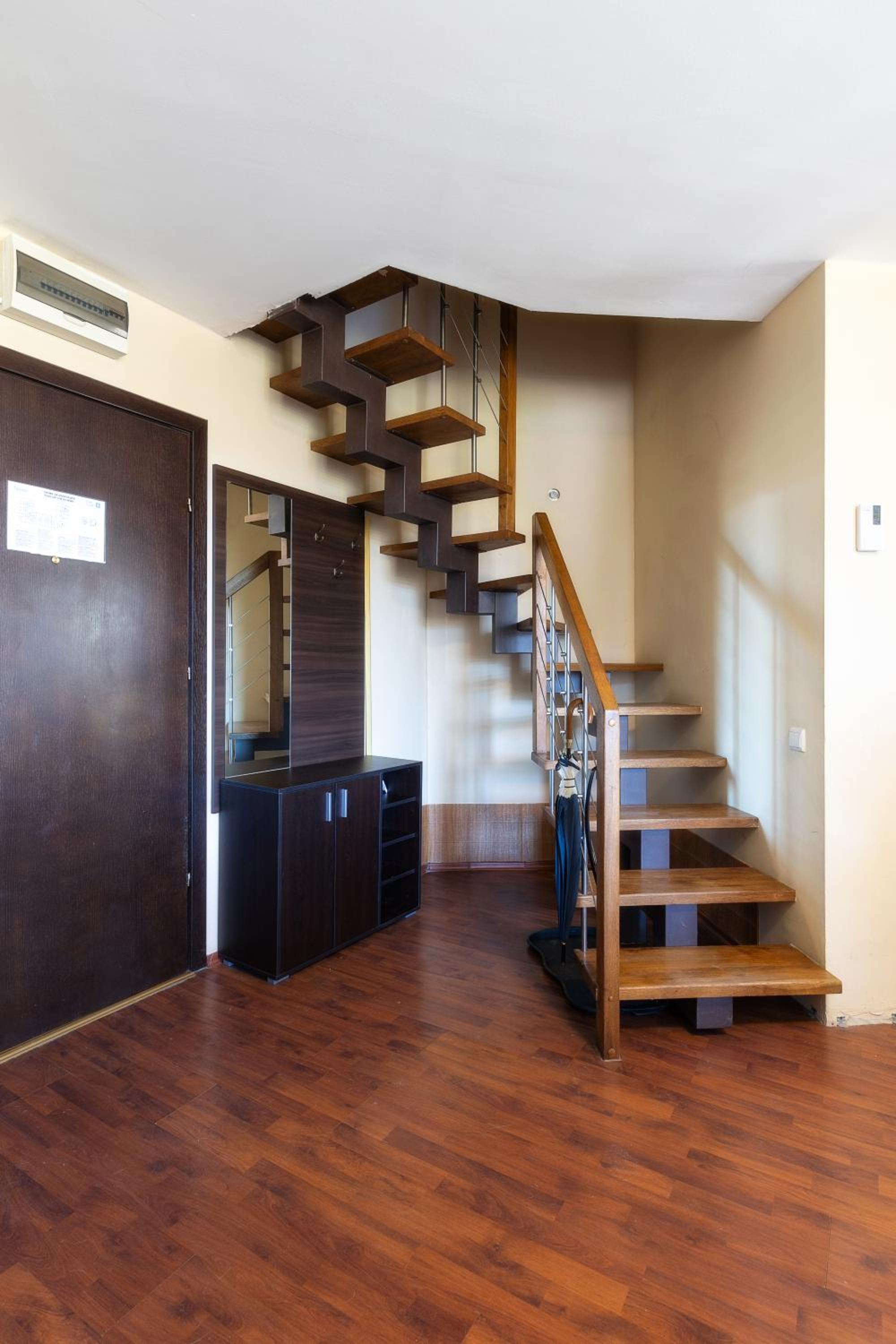 Exclusive two-floor 3-bedrooms apartment on the top floor