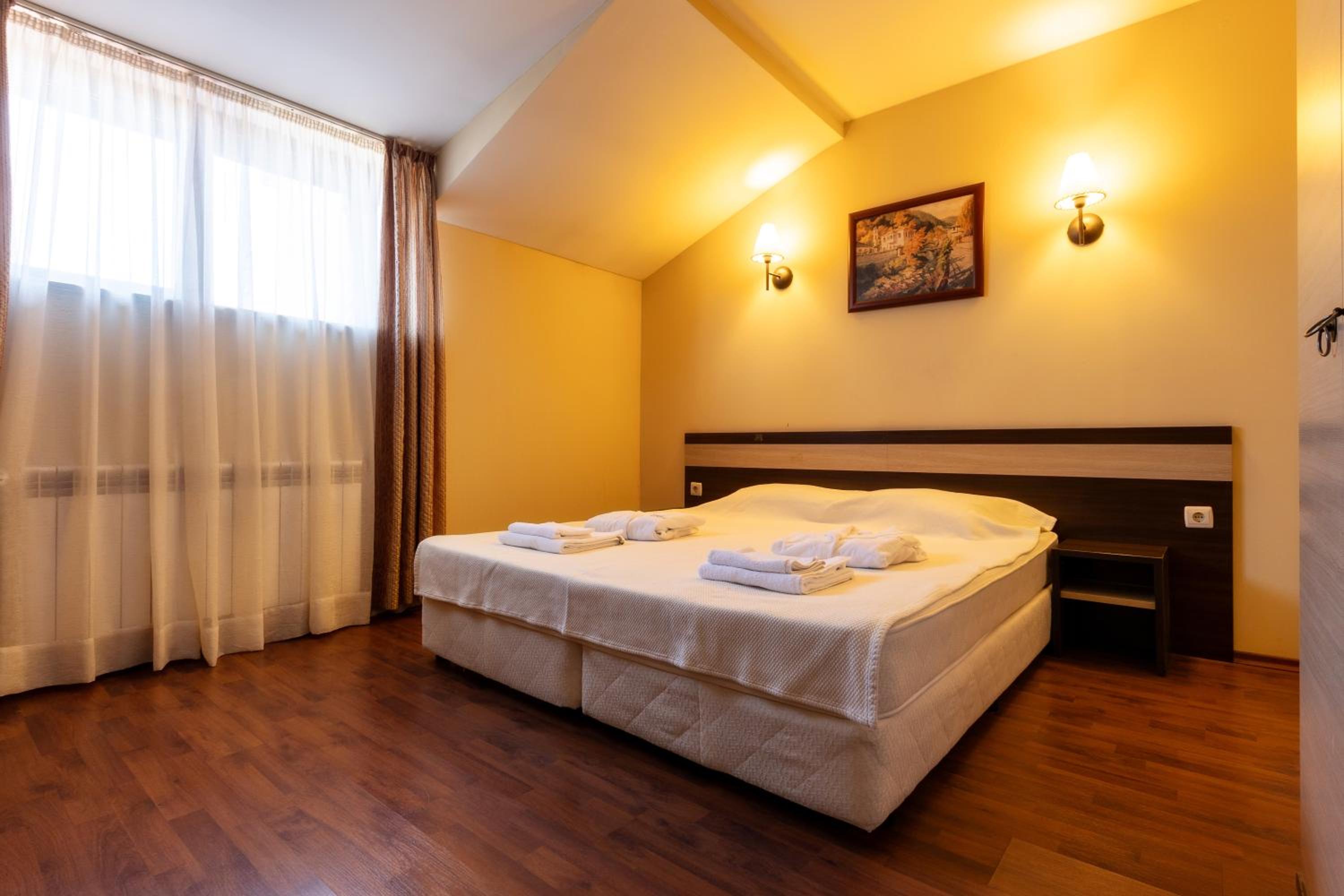 Exclusive two-floor 3-bedrooms apartment on the top floor