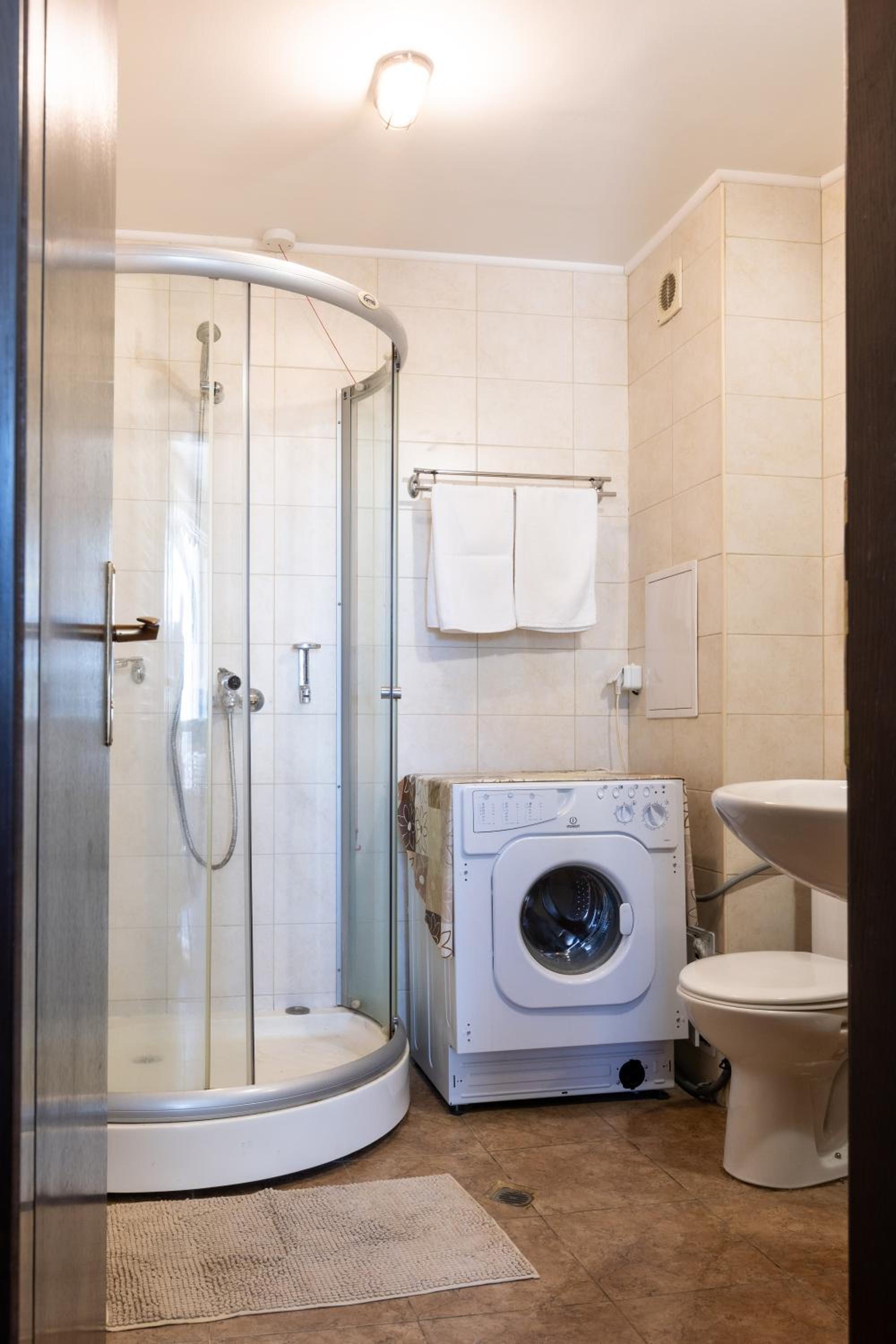 Exclusive two-floor 3-bedrooms apartment on the top floor