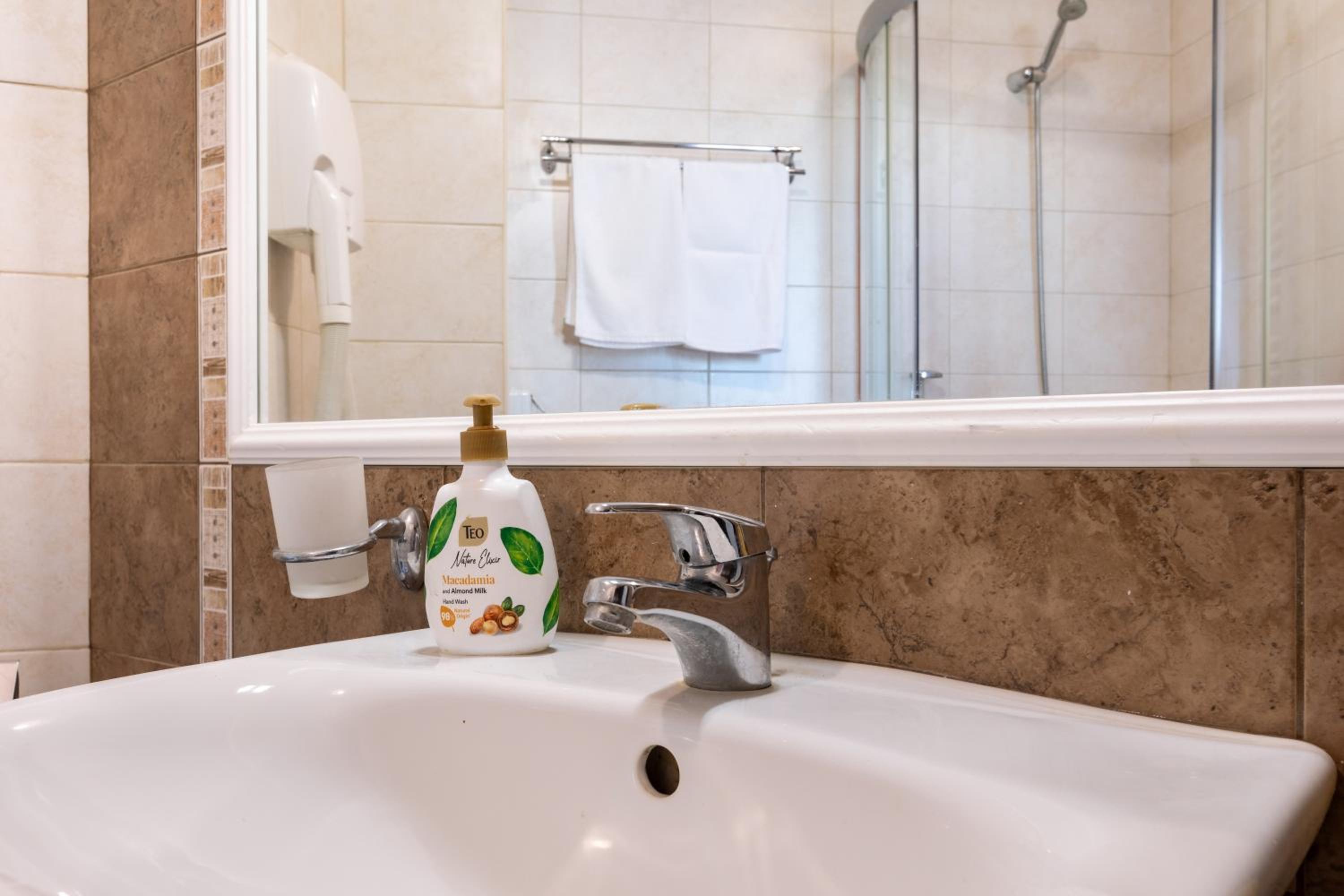Exclusive two-floor 3-bedrooms apartment on the top floor