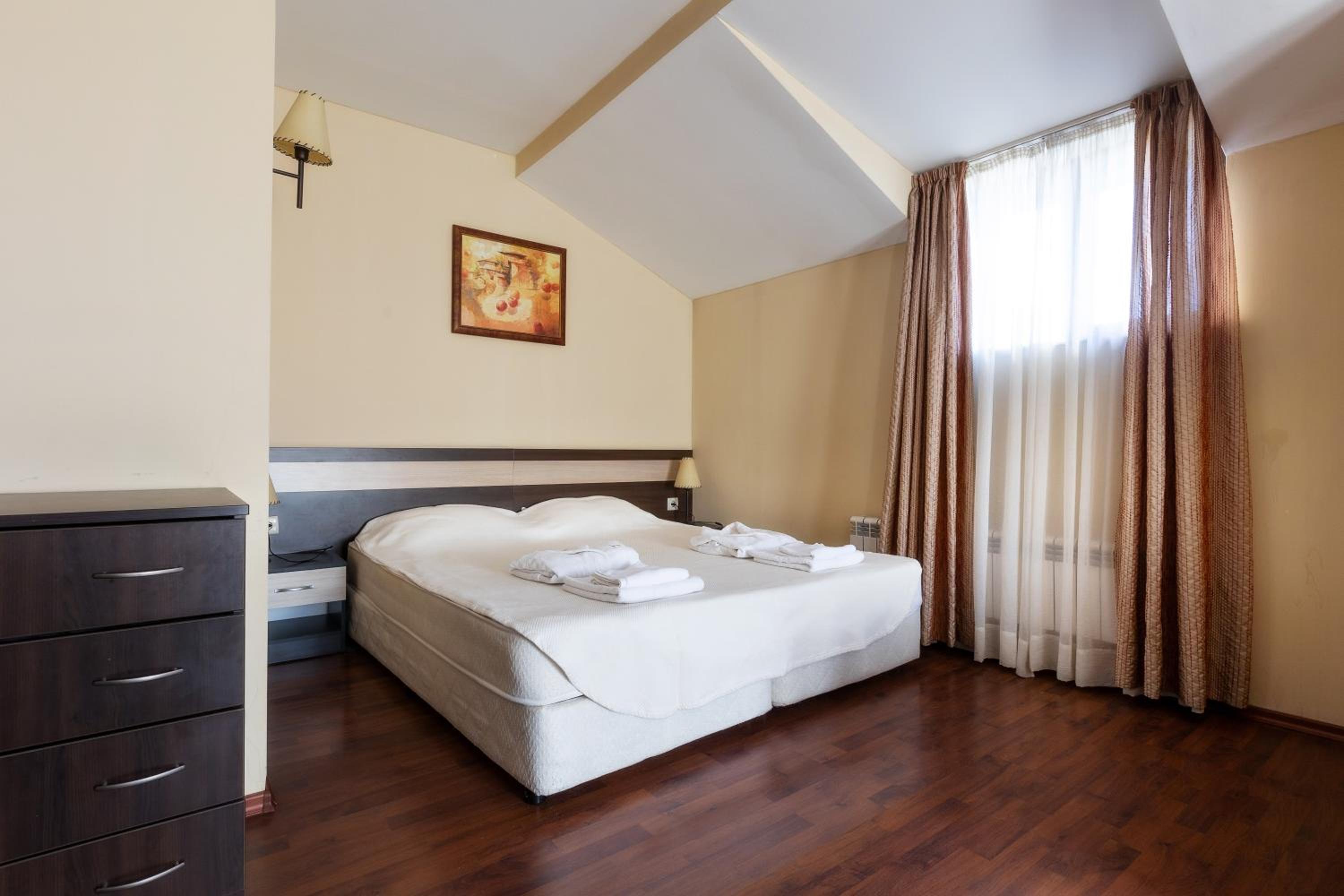 Exclusive two-floor 3-bedrooms apartment on the top floor