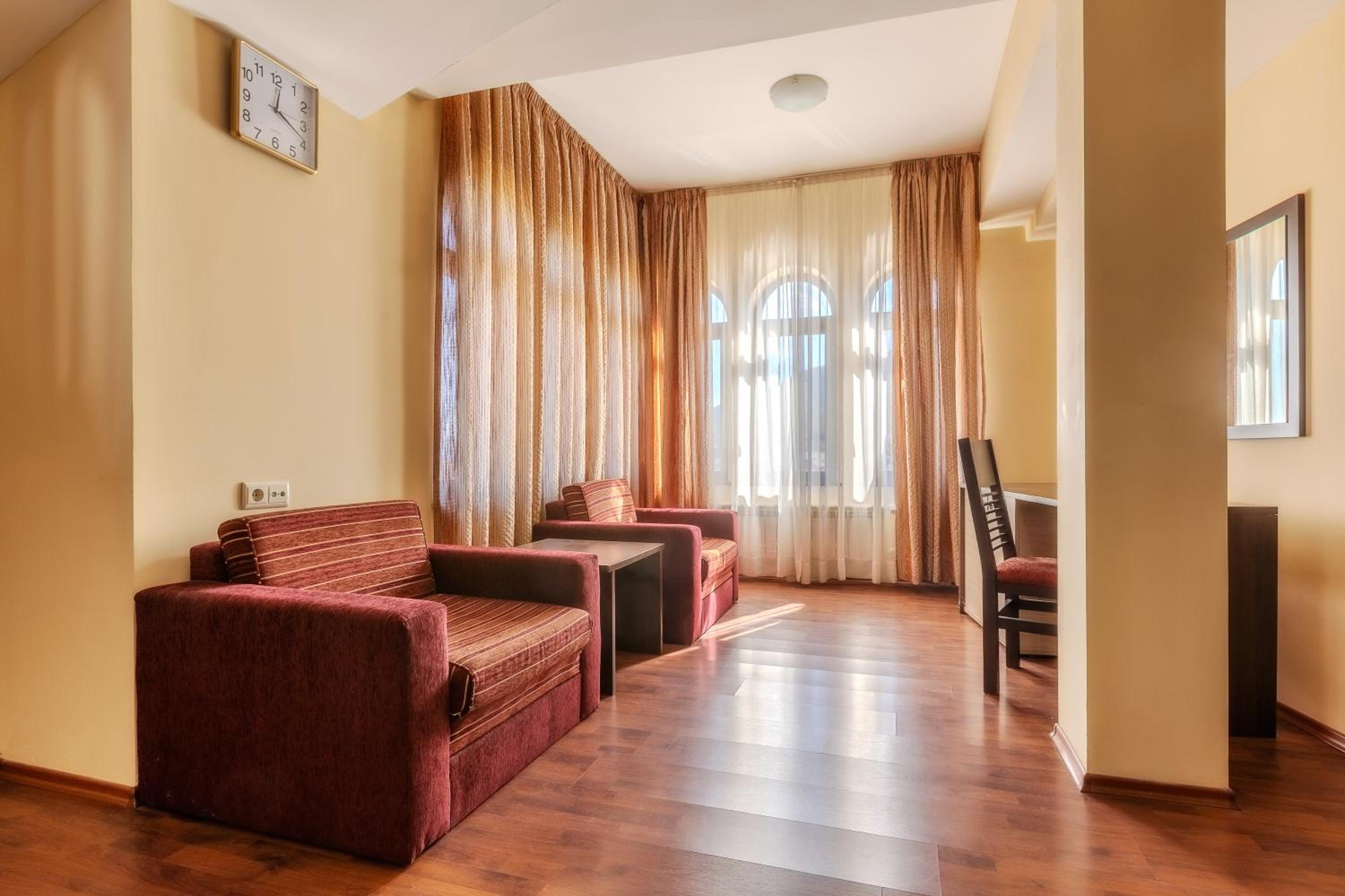 Exclusive two-floor 3-bedrooms apartment on the top floor