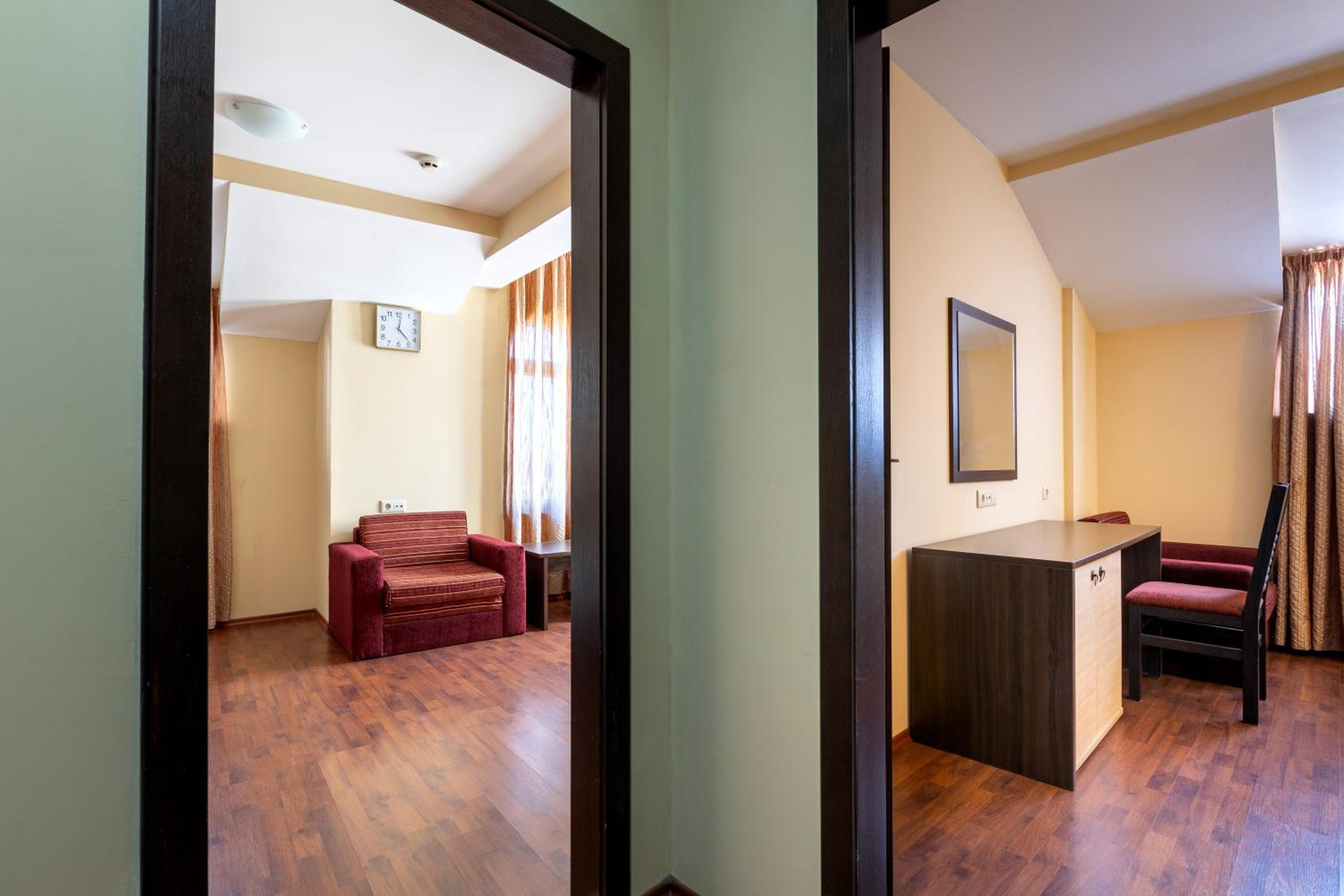 Exclusive two-floor 3-bedrooms apartment on the top floor